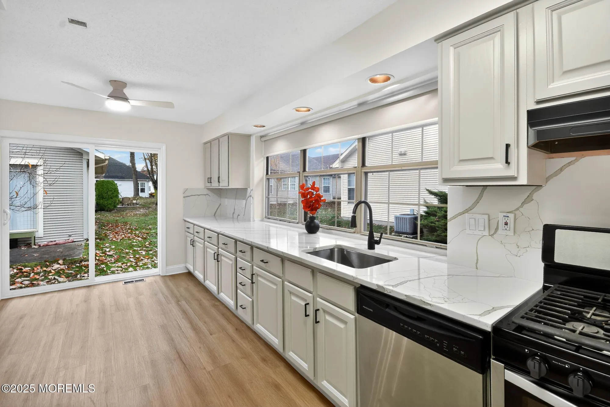 Property Slideshow image 6 of 27 | 2 llewellyn ct, Jackson, NJ, 08527