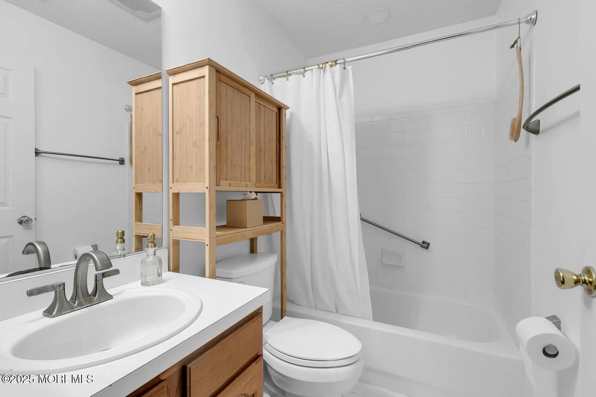 Property Slideshow image 16 of 25 | 53 farnworth close, Freehold, NJ, 07728