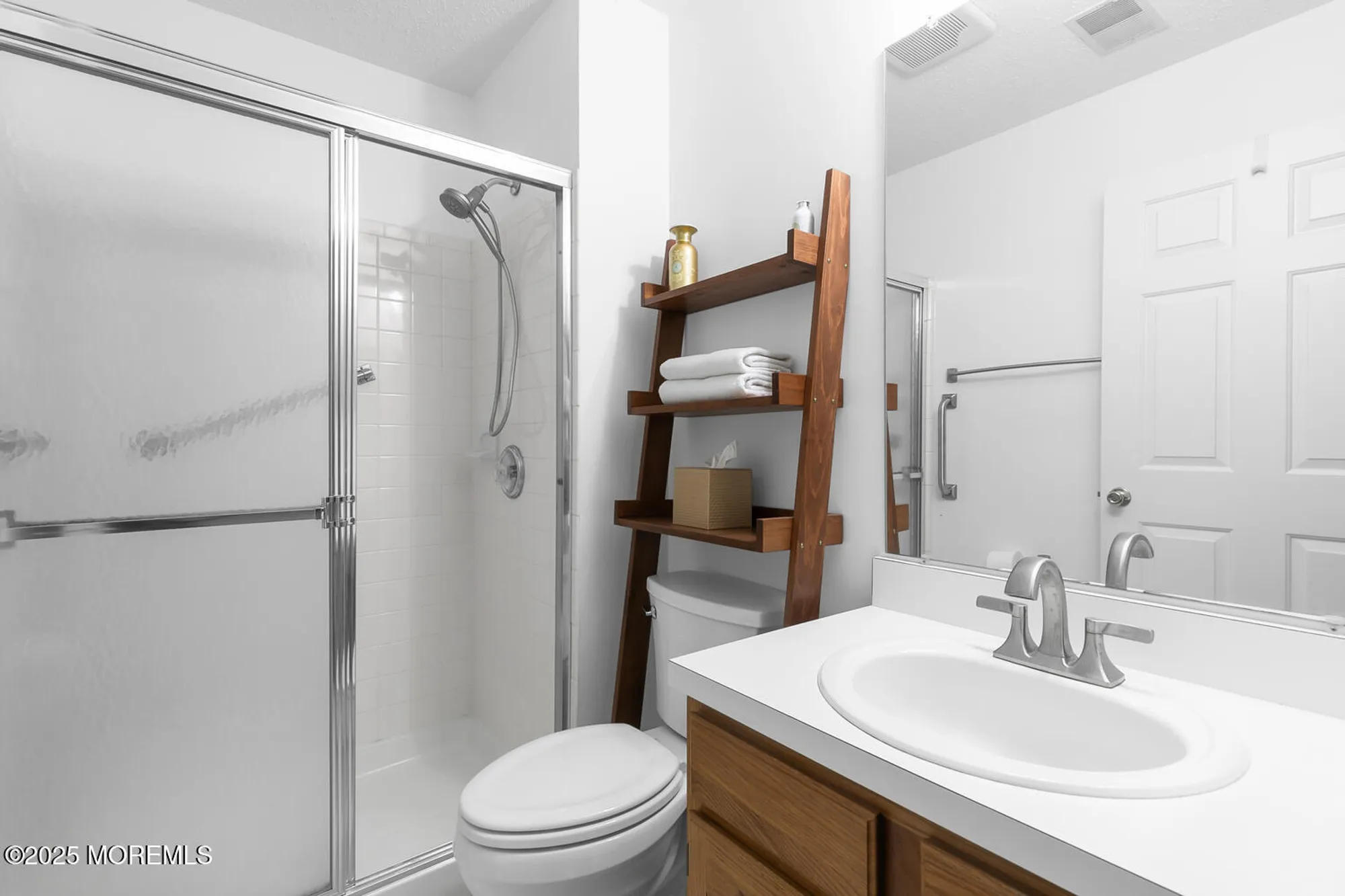 Property Slideshow image 13 of 25 | 53 farnworth close, Freehold, NJ, 07728