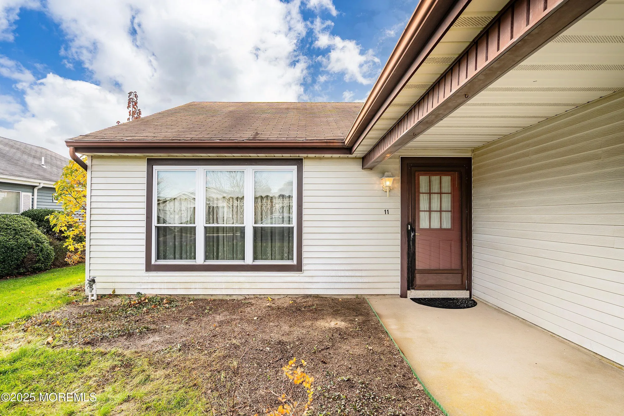 Property Slideshow image 3 of 47 | 11 wycombe way, Lakehurst, NJ, 08759