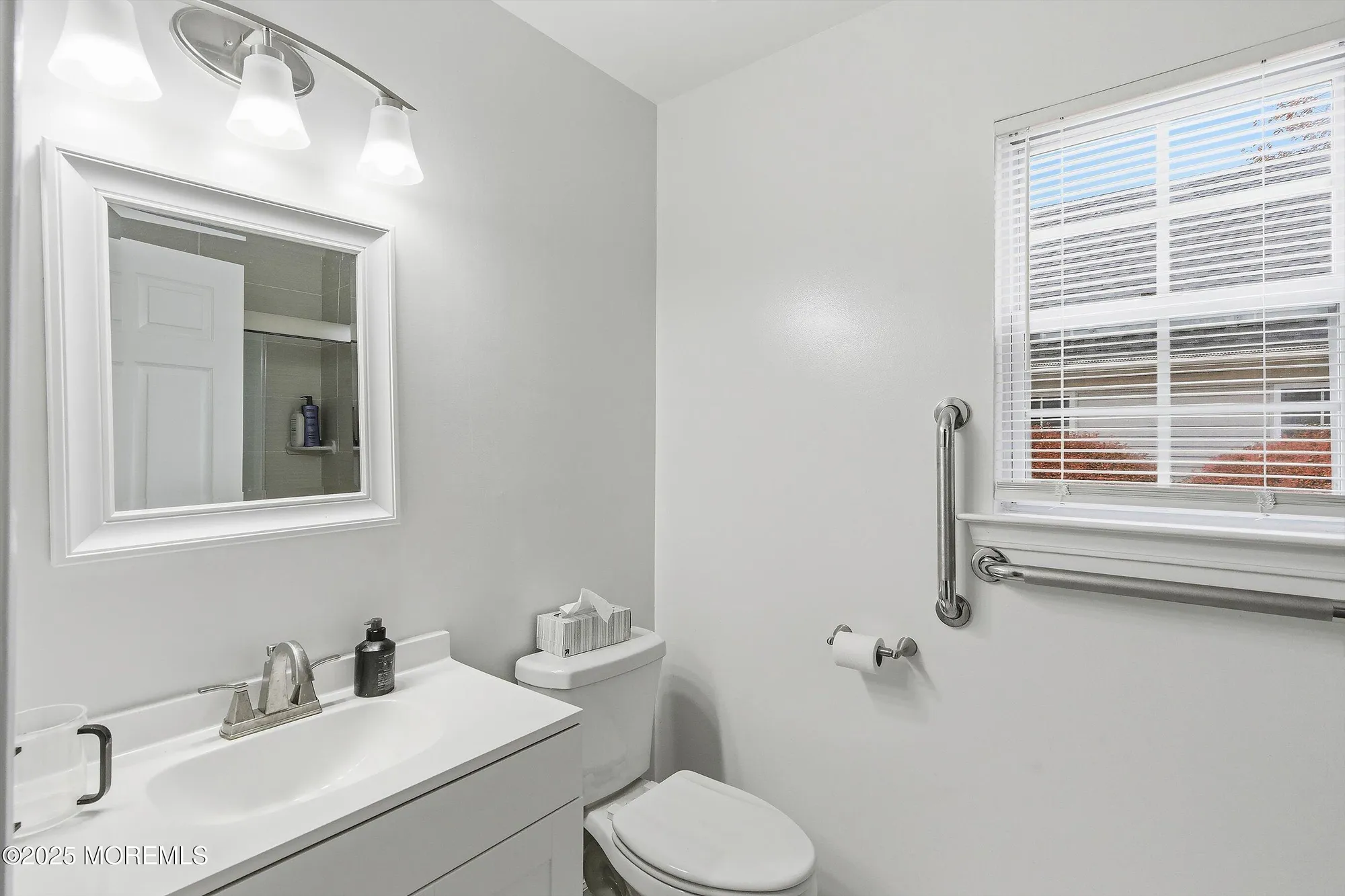 Property Slideshow image 14 of 49 | 4 schoolhouse ln, Lakewood, NJ, 08701