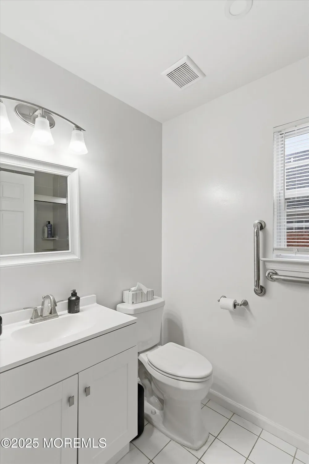 Property Slideshow image 15 of 49 | 4 schoolhouse ln, Lakewood, NJ, 08701