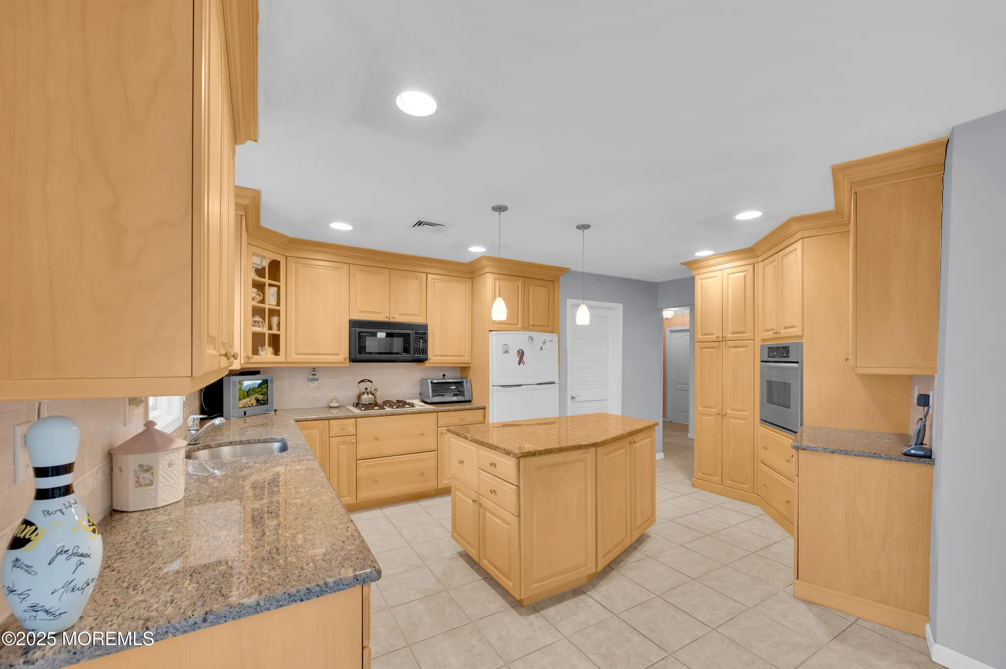 Property Slideshow image 9 of 33 | 6 matterhorn way, Brick, NJ, 08724