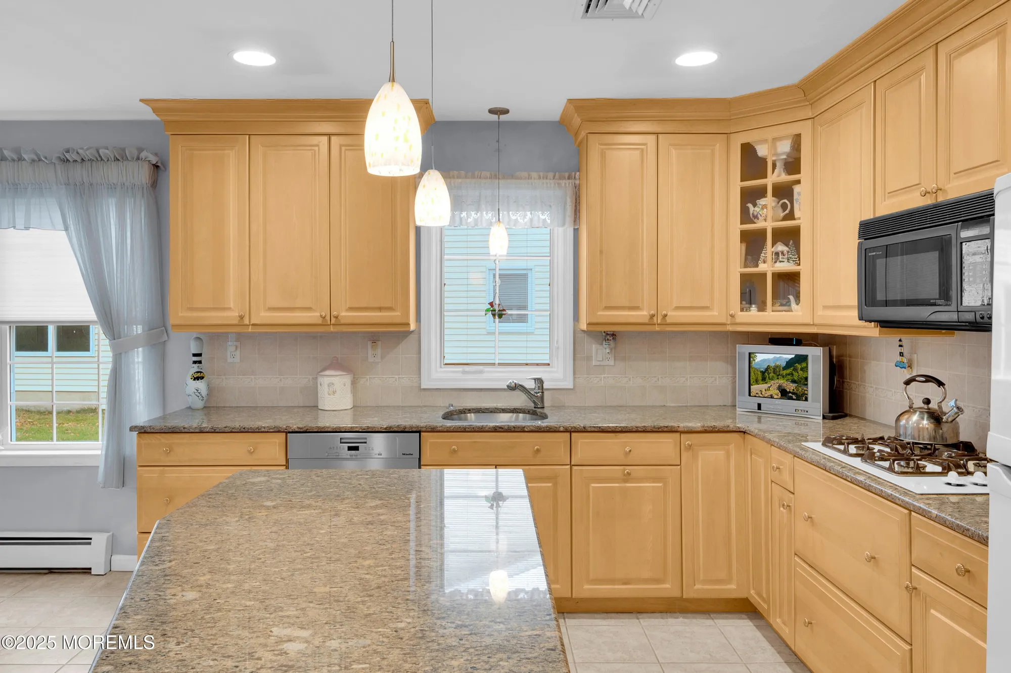 Property Slideshow image 10 of 33 | 6 matterhorn way, Brick, NJ, 08724