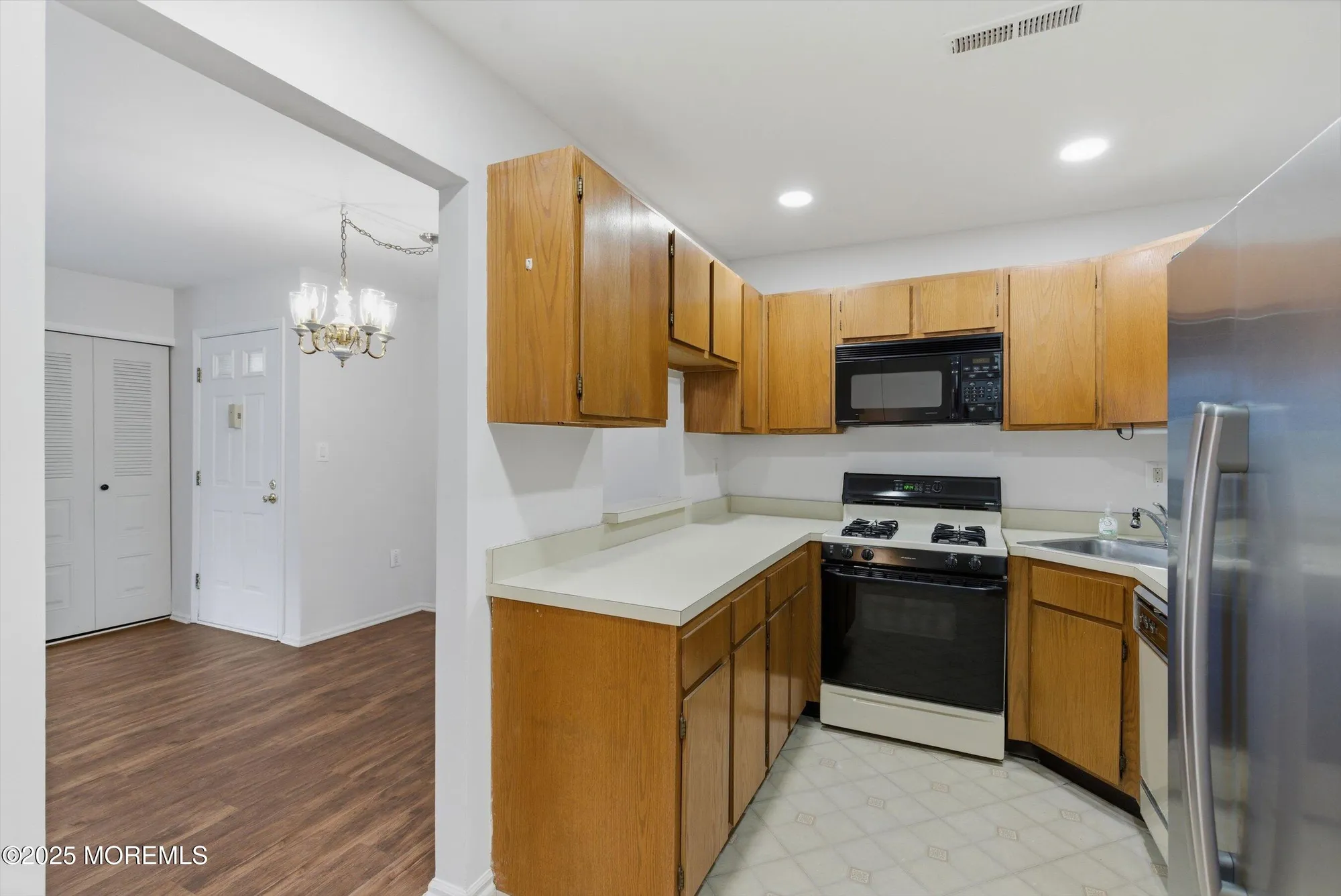 Property Slideshow image 10 of 29 | 7 boxwood ter # 250, Red Bank, NJ, 07701
