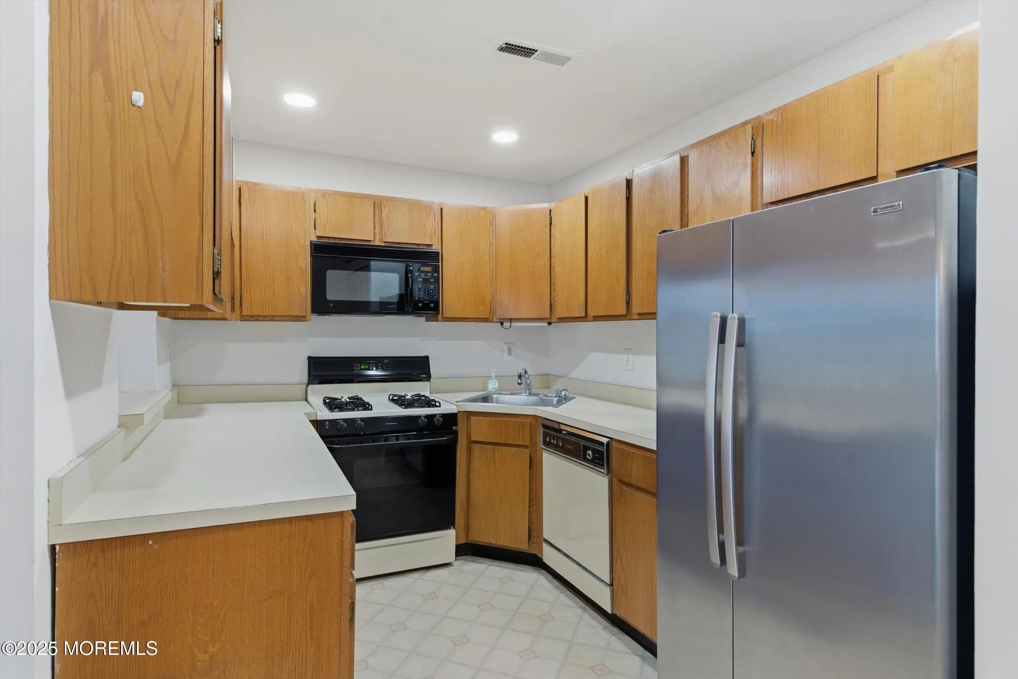 Property Slideshow image 8 of 29 | 7 boxwood ter # 250, Red Bank, NJ, 07701