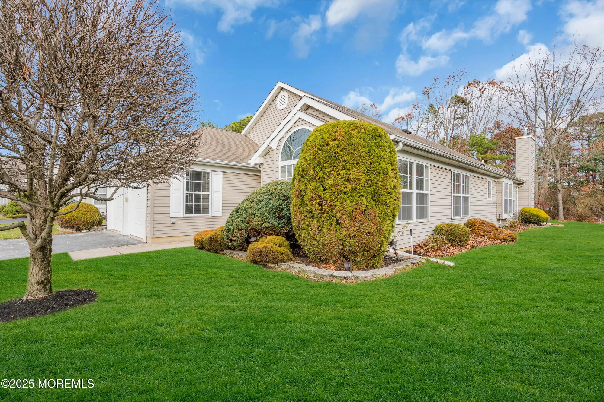 Property Slideshow image 2 of 66 | 9 oakmont rd, Lakewood, NJ, 08701