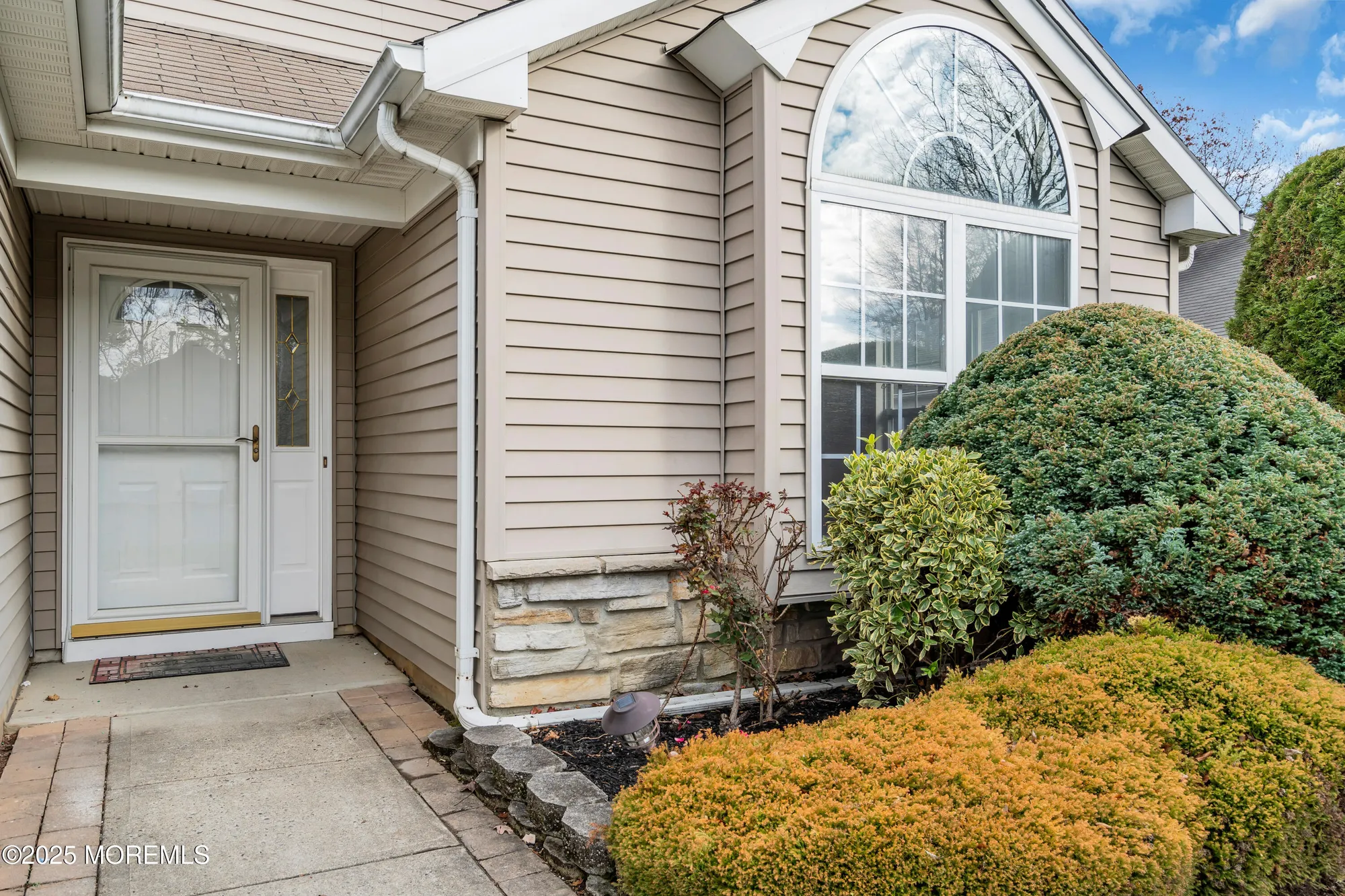 Property Slideshow image 4 of 66 | 9 oakmont rd, Lakewood, NJ, 08701