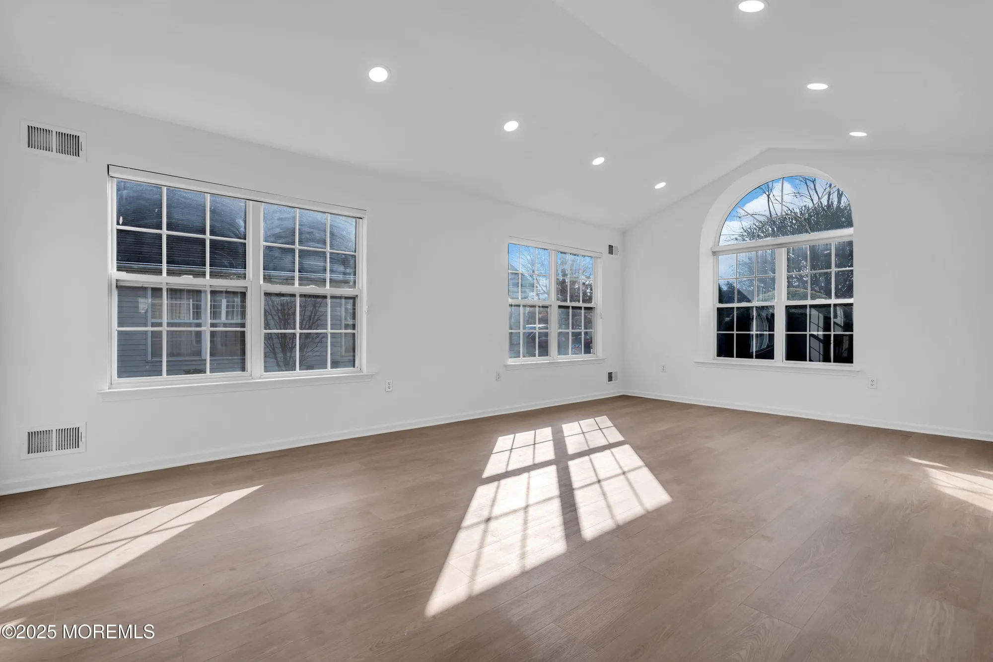 Property Slideshow image 5 of 66 | 9 oakmont rd, Lakewood, NJ, 08701