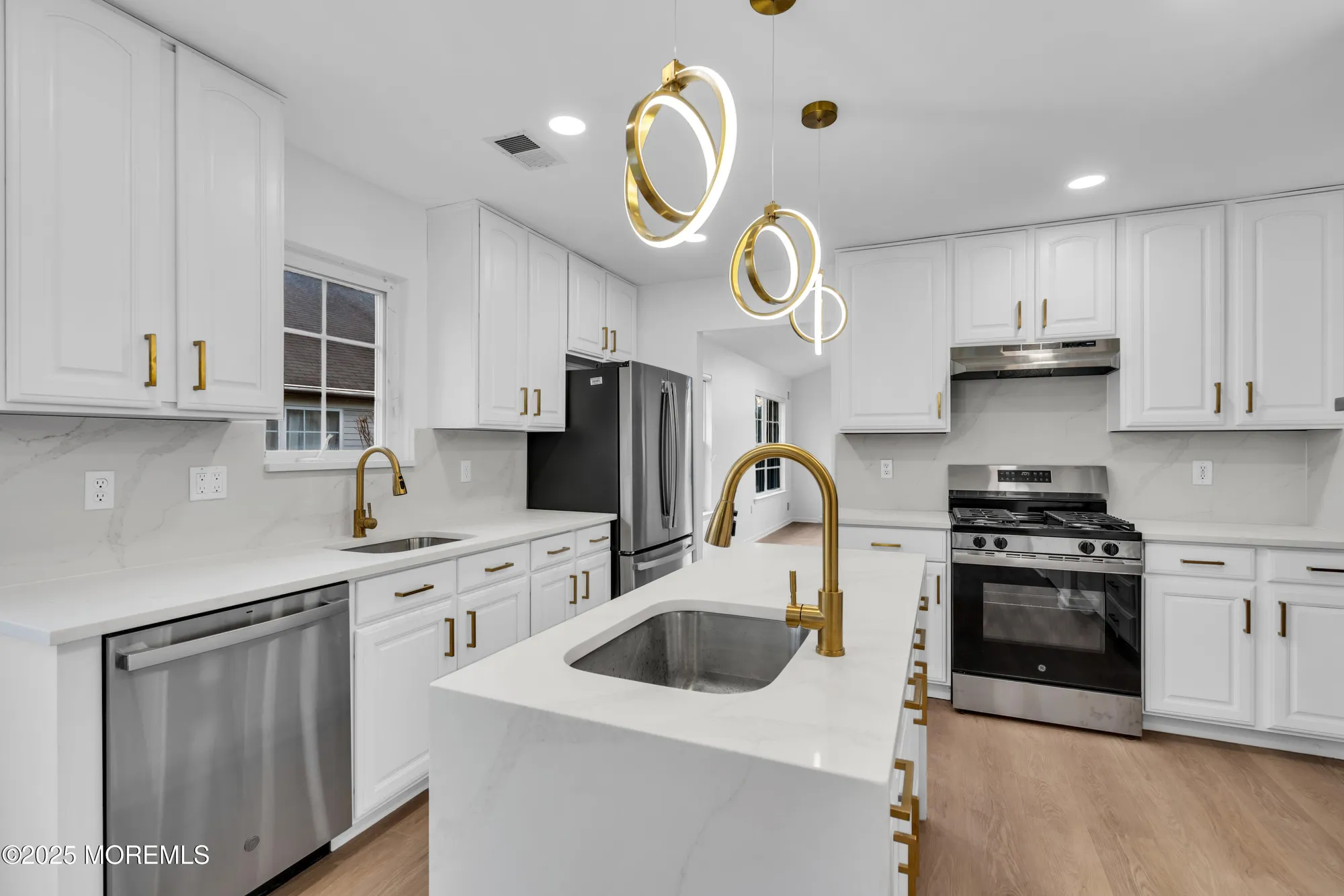 Property Slideshow image 13 of 66 | 9 oakmont rd, Lakewood, NJ, 08701