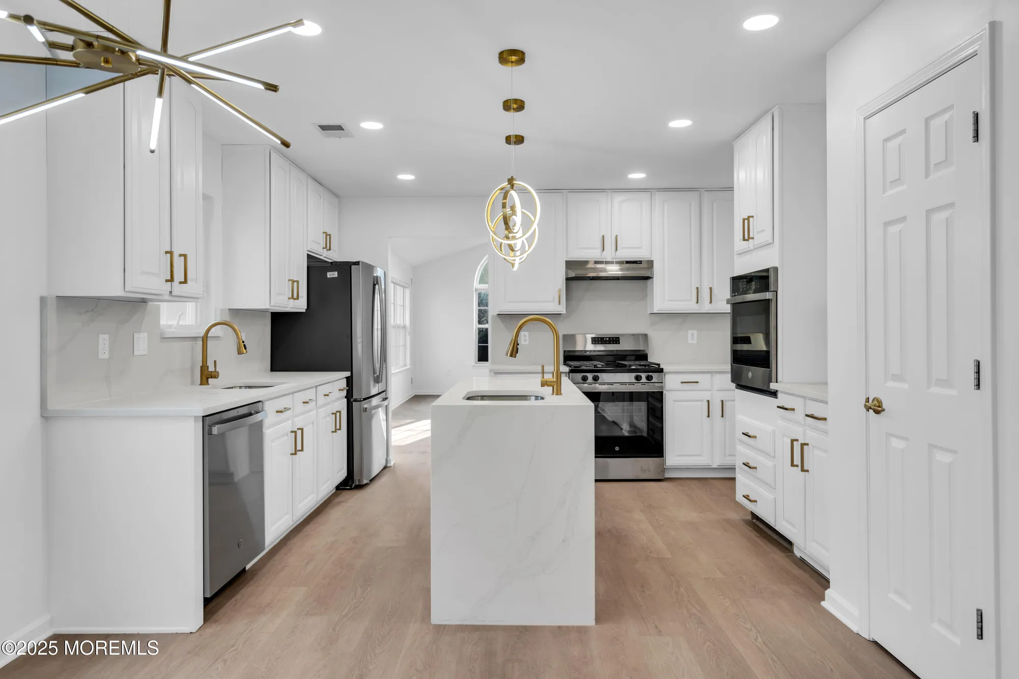 Property Slideshow image 10 of 66 | 9 oakmont rd, Lakewood, NJ, 08701