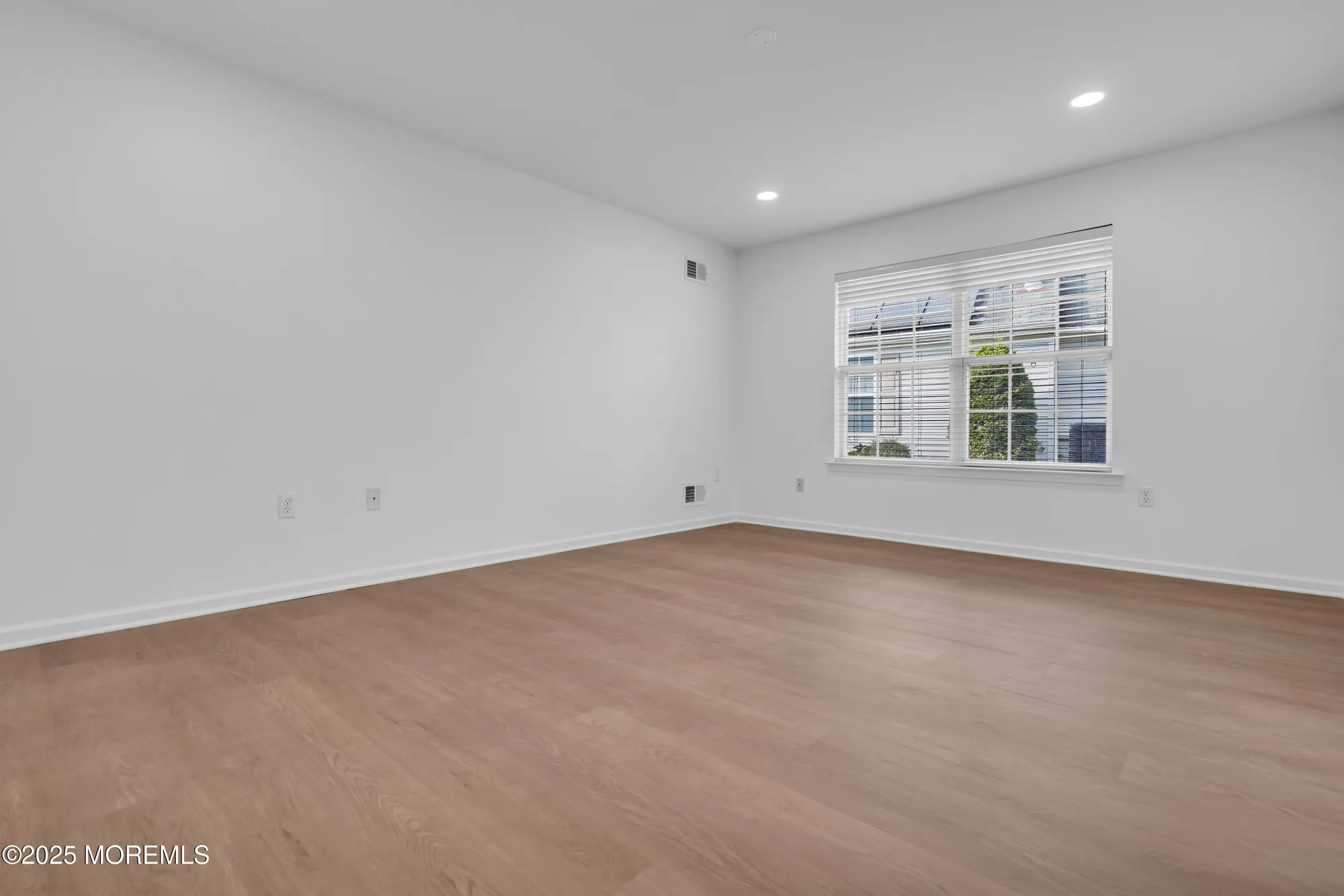 Property Slideshow image 52 of 66 | 9 oakmont rd, Lakewood, NJ, 08701