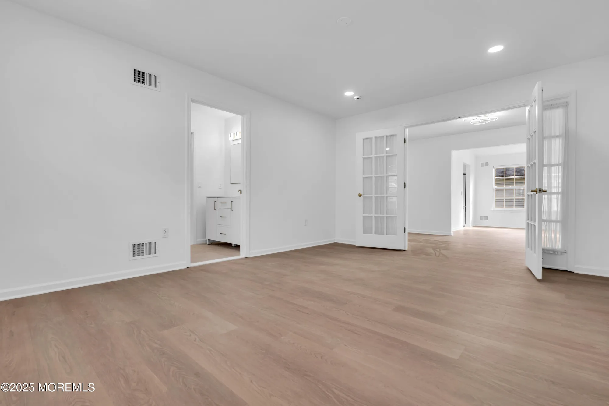 Property Slideshow image 53 of 66 | 9 oakmont rd, Lakewood, NJ, 08701