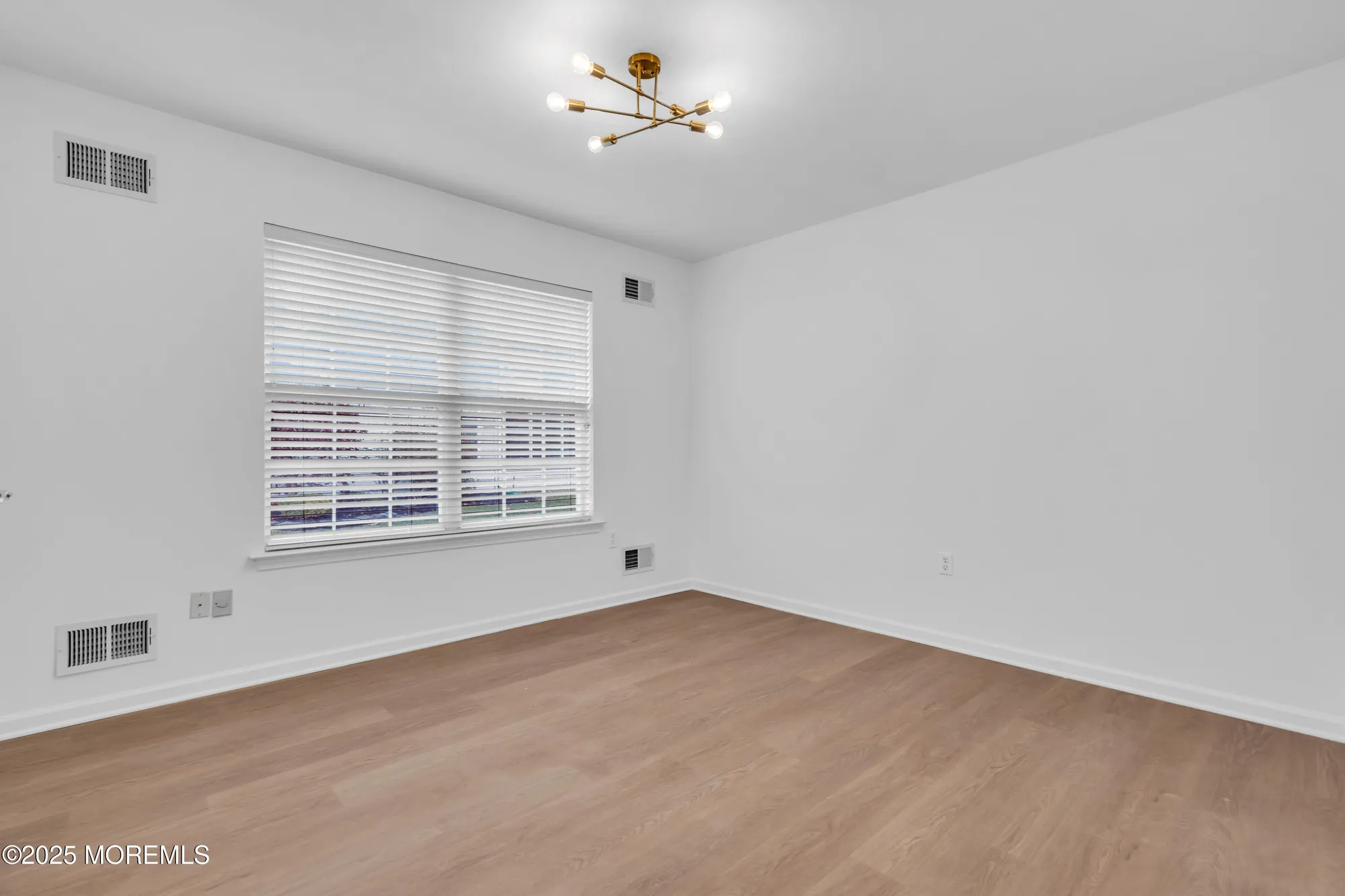 Property Slideshow image 61 of 66 | 9 oakmont rd, Lakewood, NJ, 08701