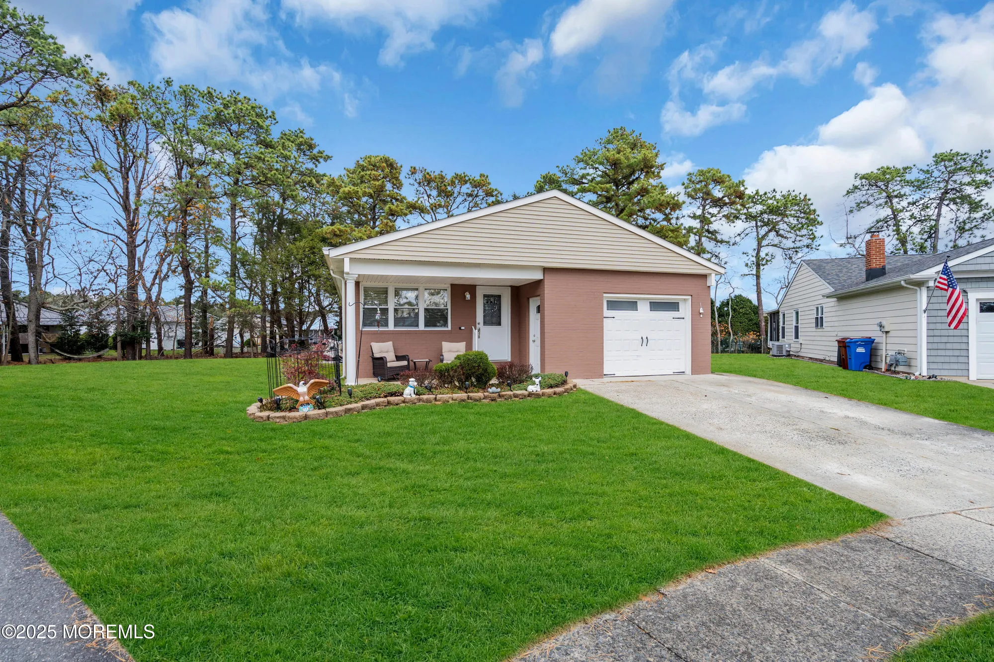 Property Slideshow image 2 of 24 | 21 redlands ct, Toms River, NJ, 08757