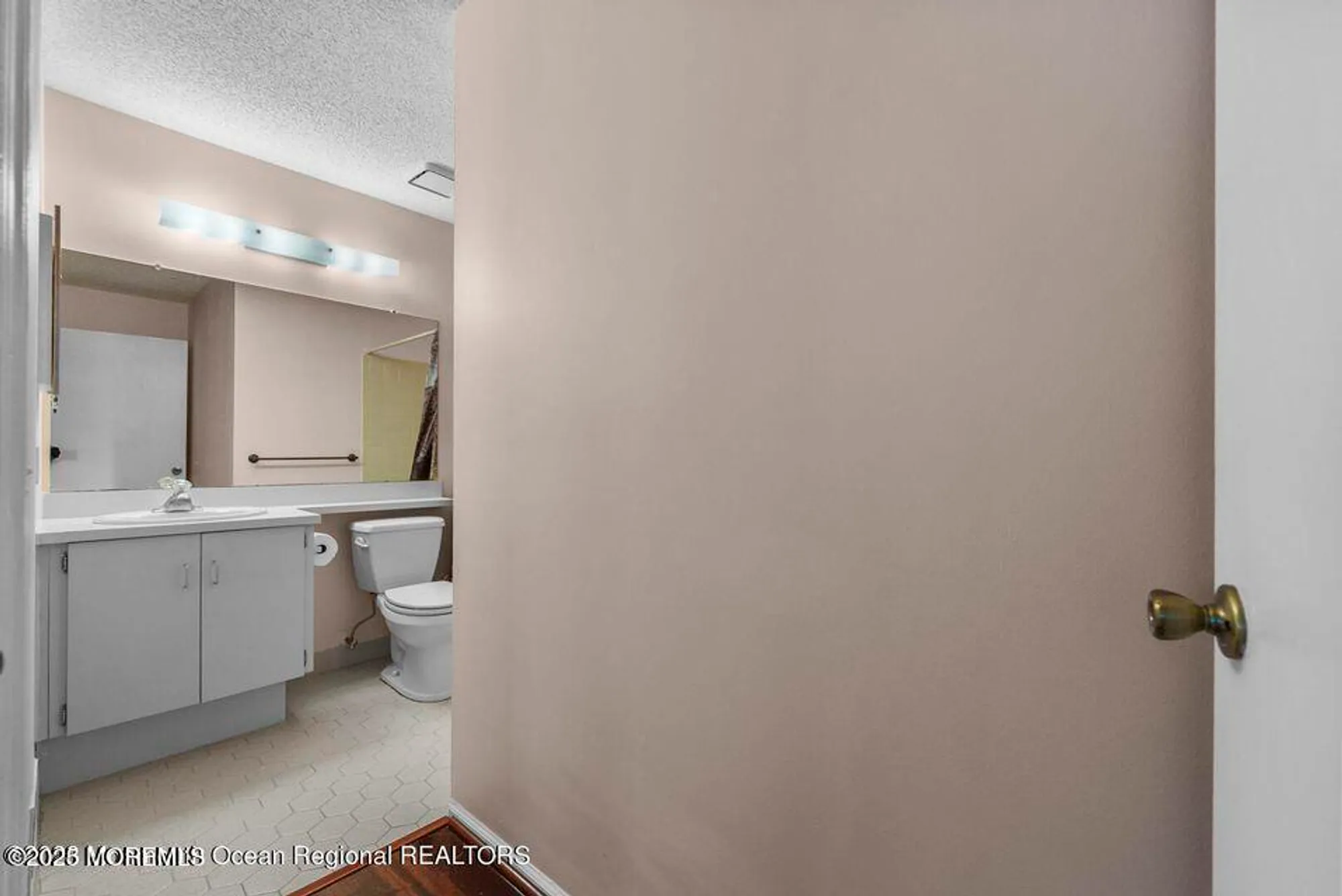 Property Slideshow image 22 of 28 | 237 wycoff way w, East Brunswick, NJ, 08816