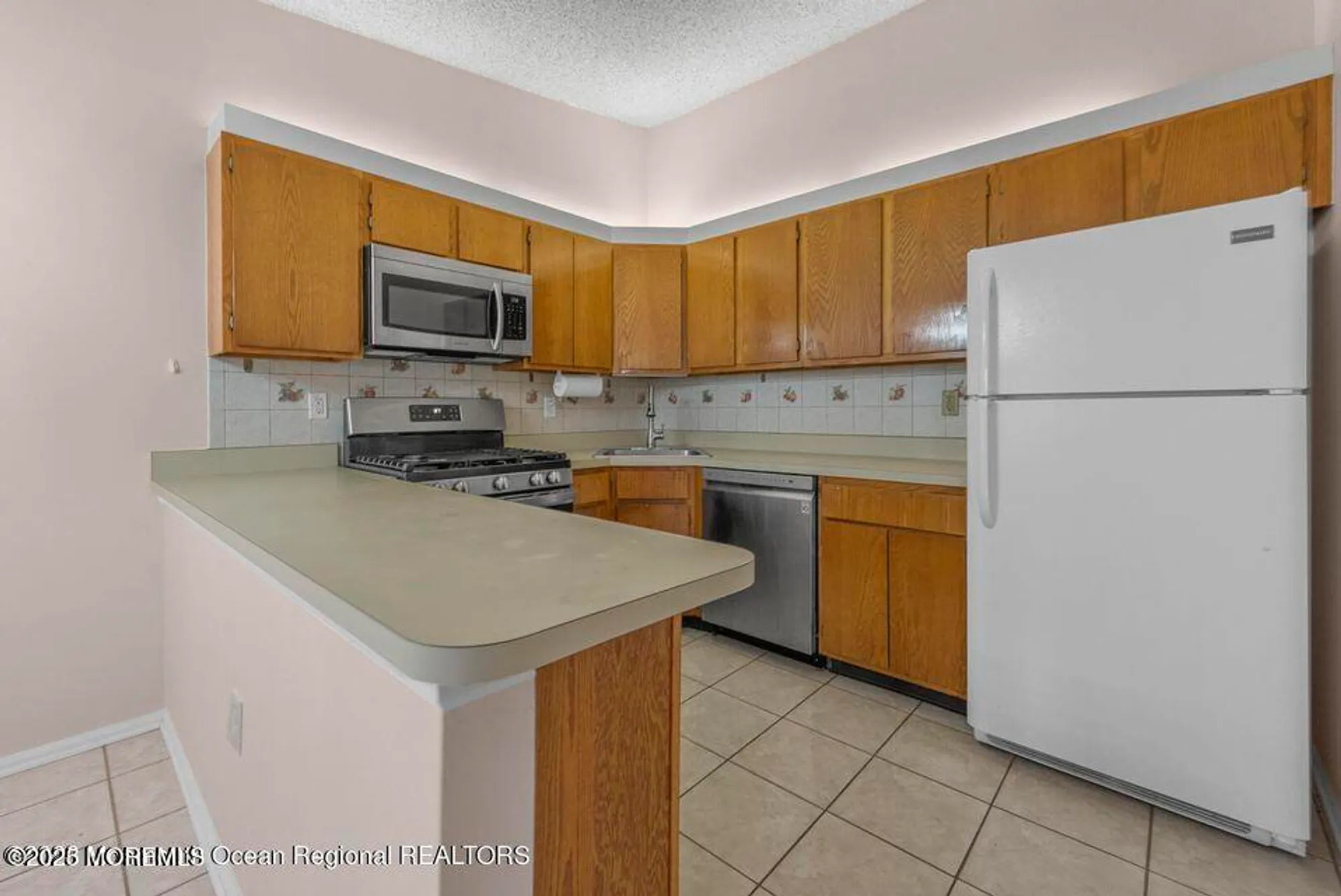 Property Slideshow image 14 of 28 | 237 wycoff way w, East Brunswick, NJ, 08816