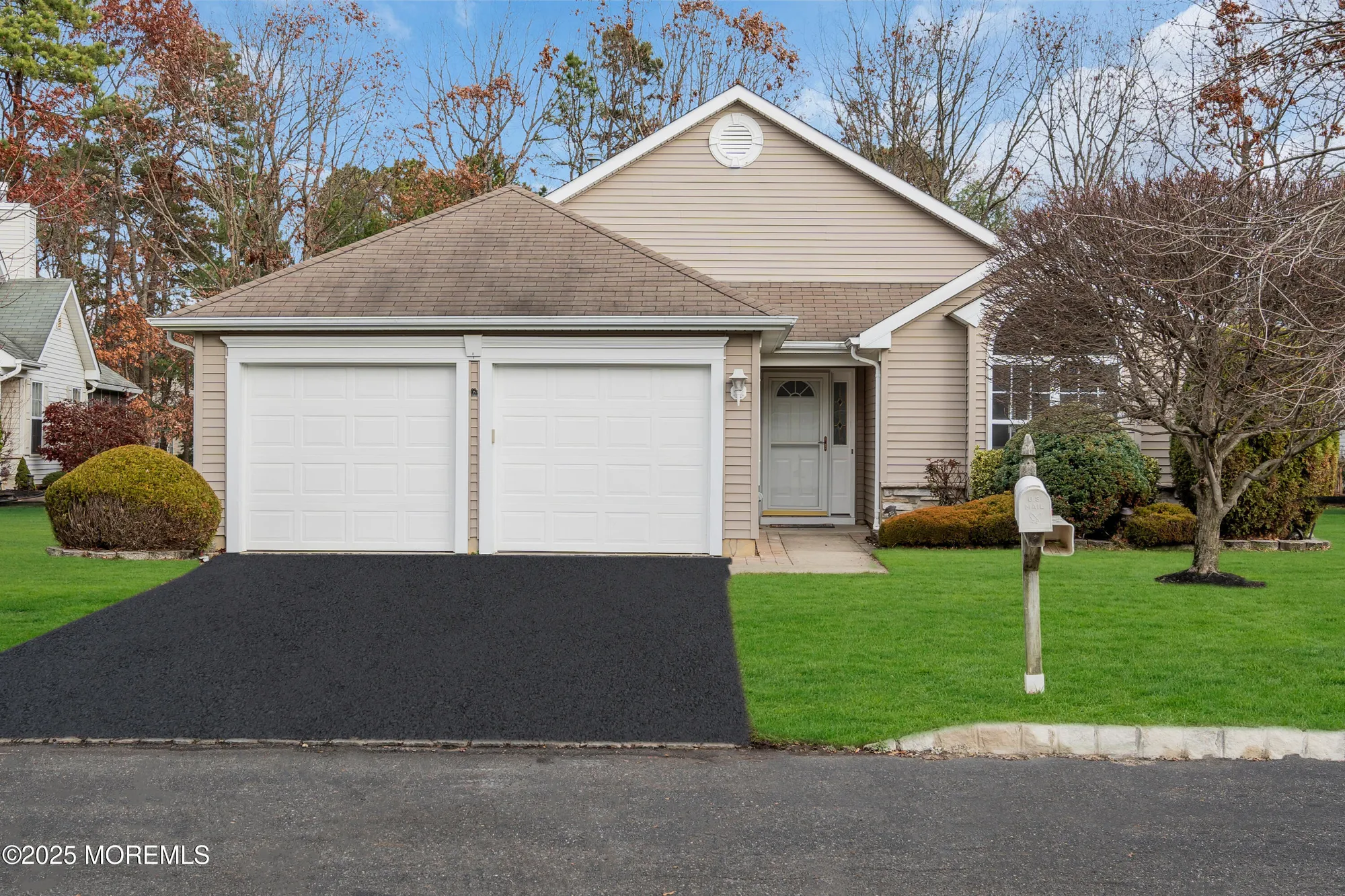 Property Slideshow image 3 of 66 | 9 oakmont rd, Lakewood, NJ, 08701