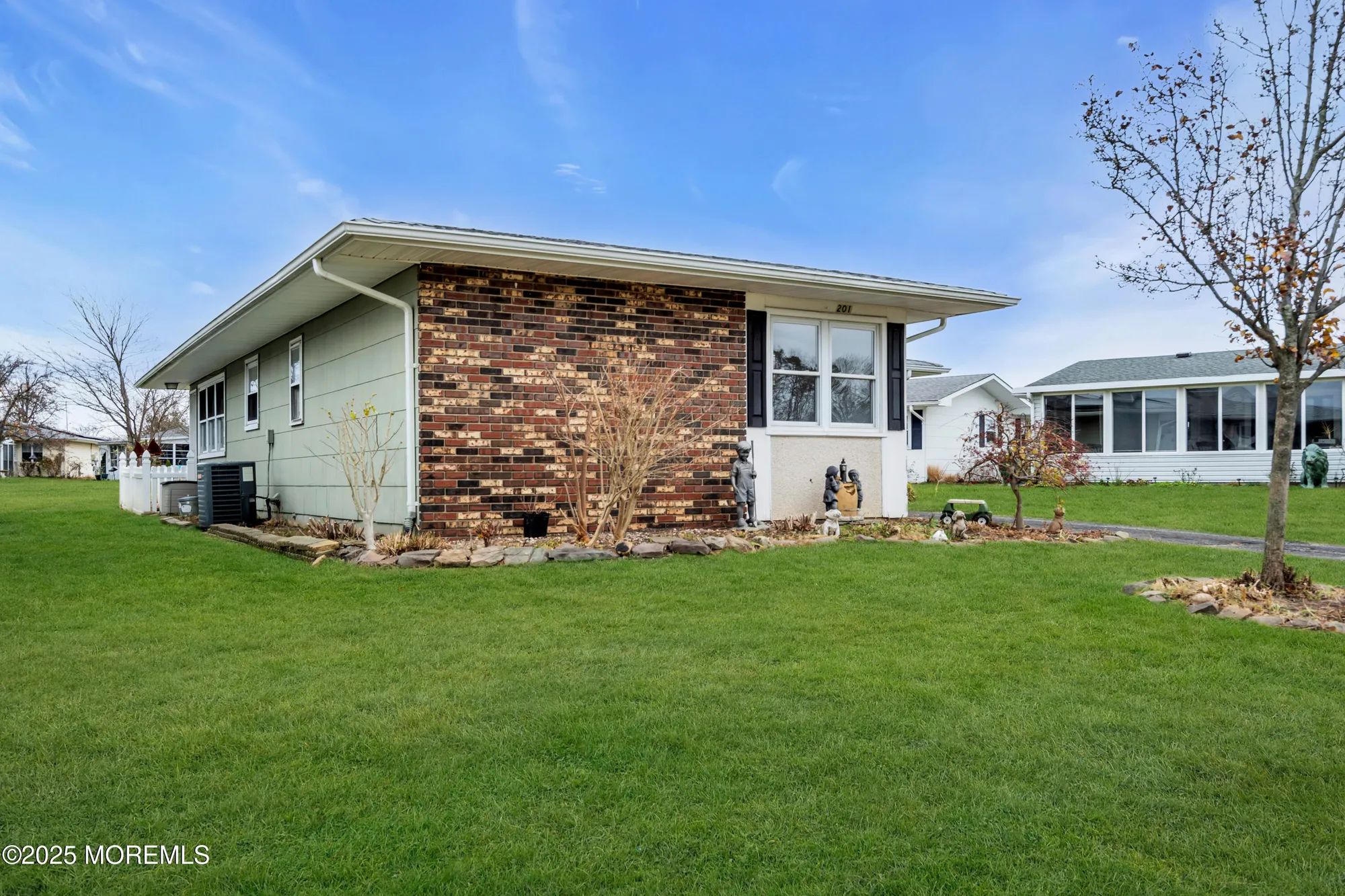 Property Slideshow image 4 of 40 | 201 blake cir, Brick, NJ, 08724