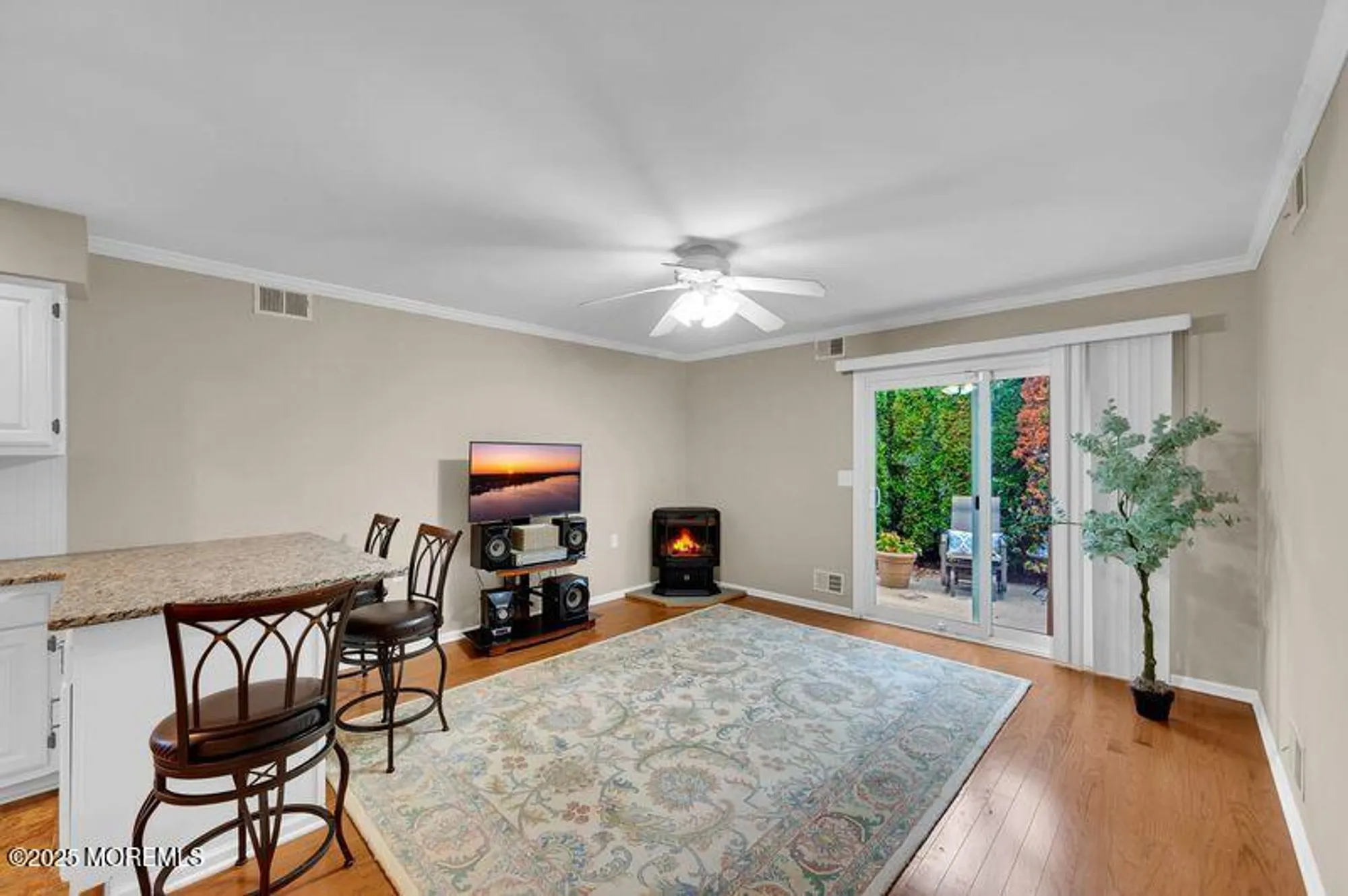 Property Slideshow image 16 of 27 | 22 rushmore dr, Brick, NJ, 08724