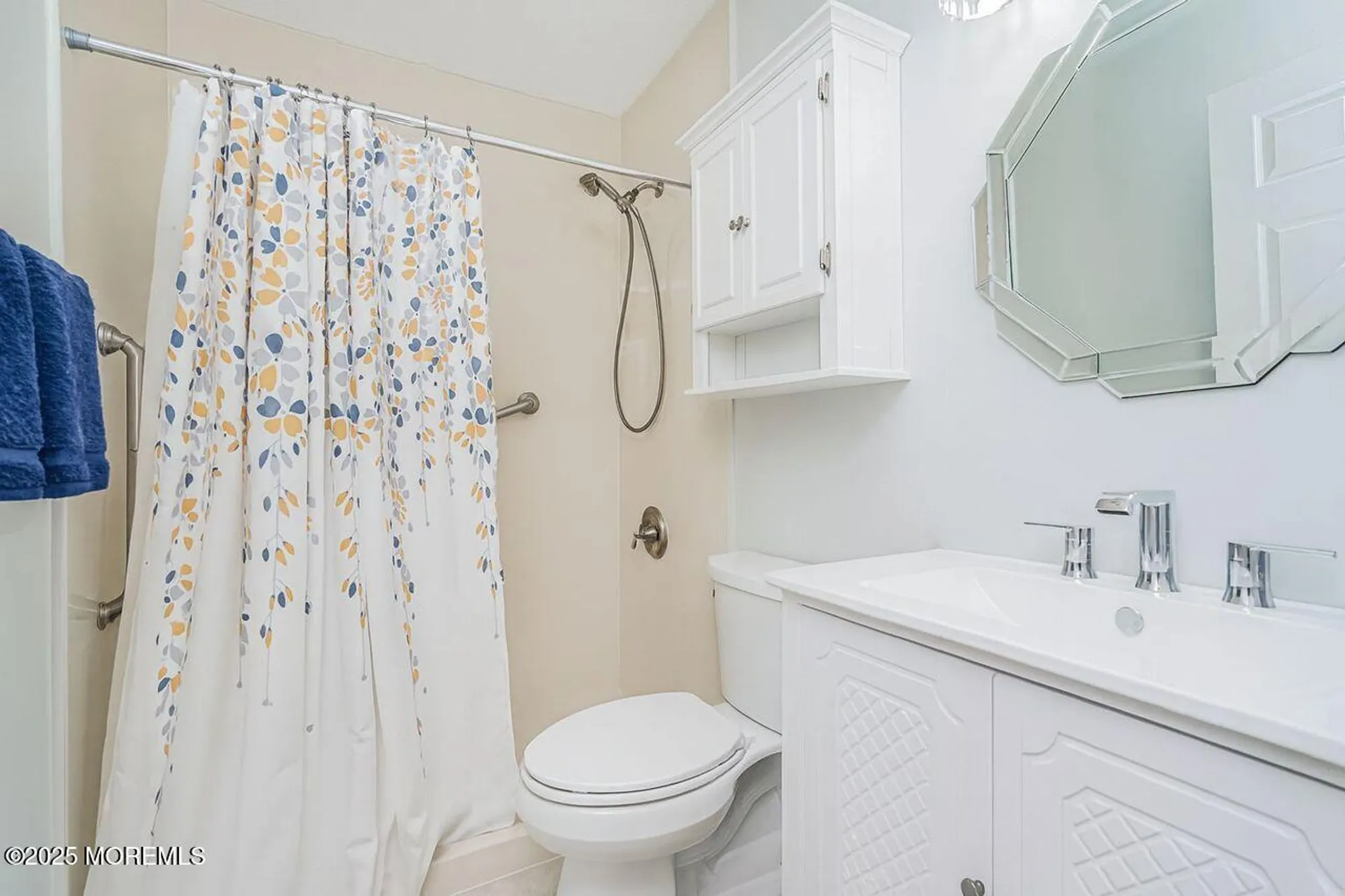 Property Slideshow image 13 of 18 | 35 ivy ridge close, Freehold, NJ, 07728