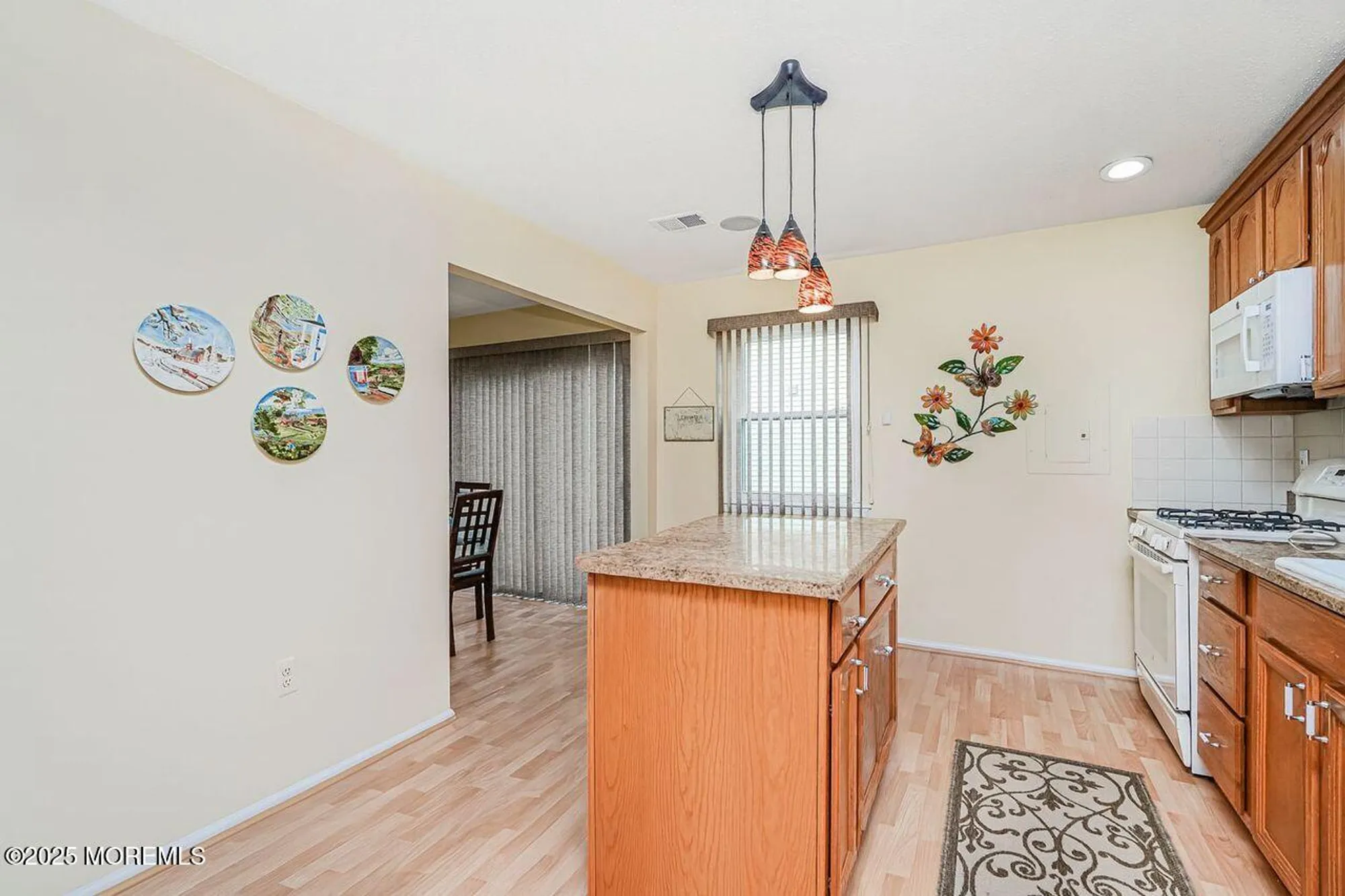 Property Slideshow image 8 of 18 | 35 ivy ridge close, Freehold, NJ, 07728