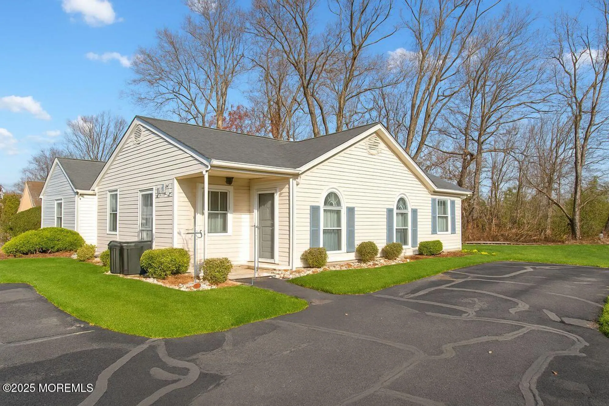 Property Slideshow image 1 of 18 | 35 ivy ridge close, Freehold, NJ, 07728