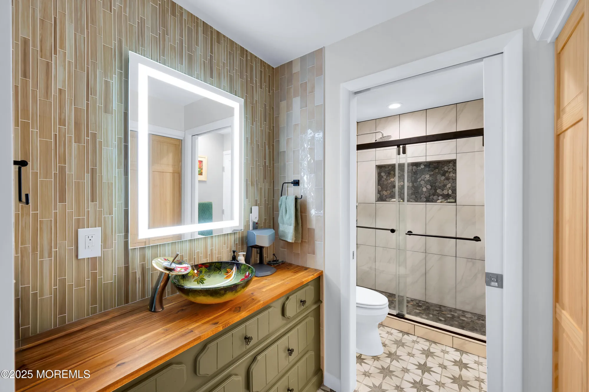 Property Slideshow image 16 of 40 | 588a lake point dr # 100a, Lakewood, NJ, 08701