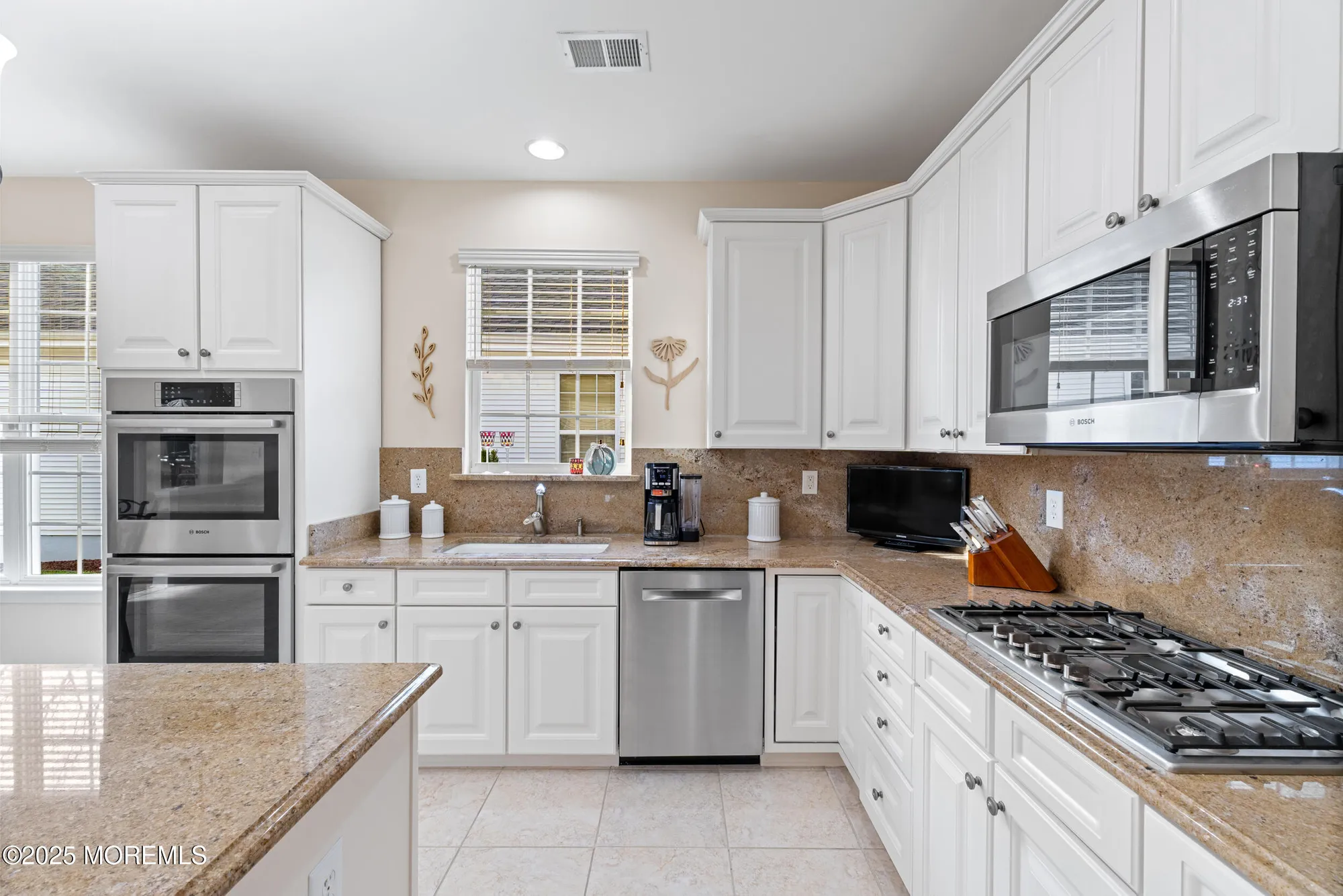 Property Slideshow image 18 of 40 | 43 marlow dr, Jackson, NJ, 08527