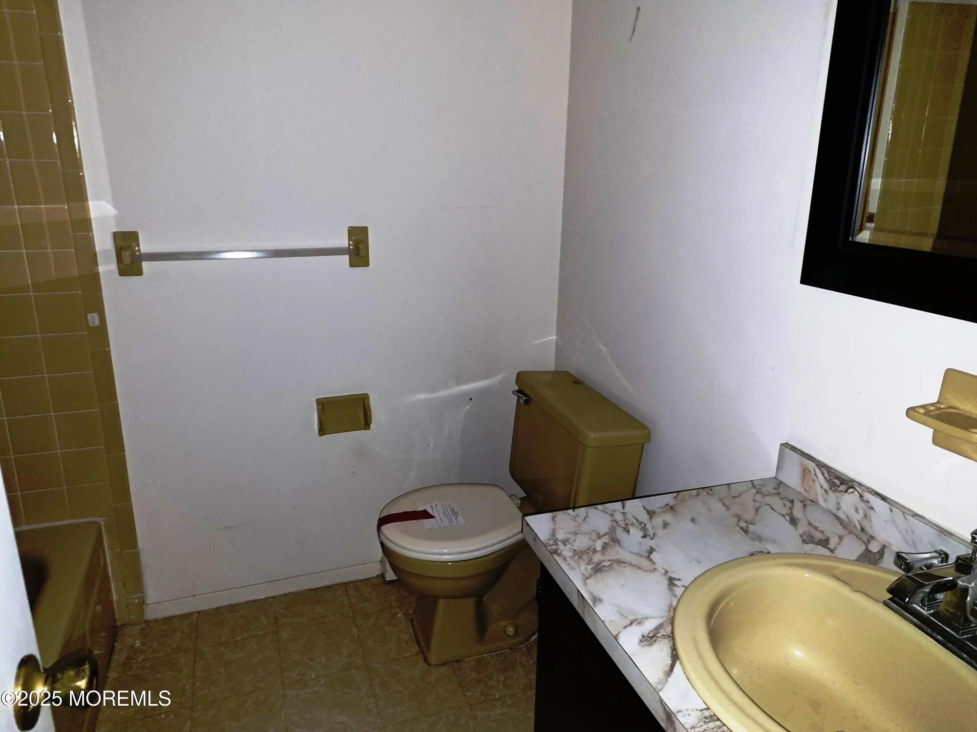 Property Slideshow image 12 of 33 | 135 biabou dr, Toms River, NJ, 08757