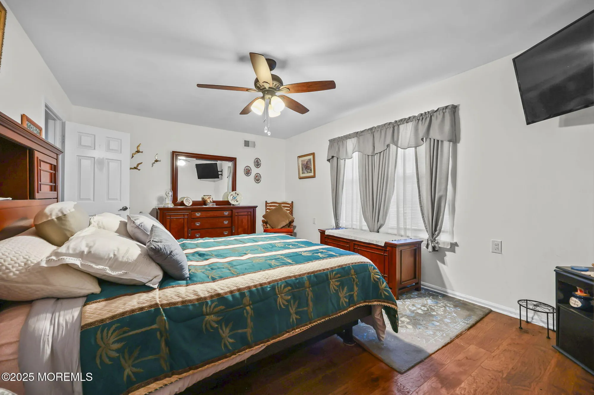 Property Slideshow image 18 of 24 | 41 suffolk way, Marlboro, NJ, 07746