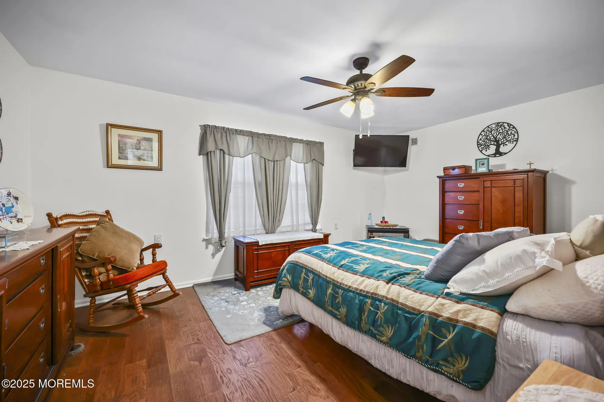 Property Slideshow image 20 of 24 | 41 suffolk way, Marlboro, NJ, 07746