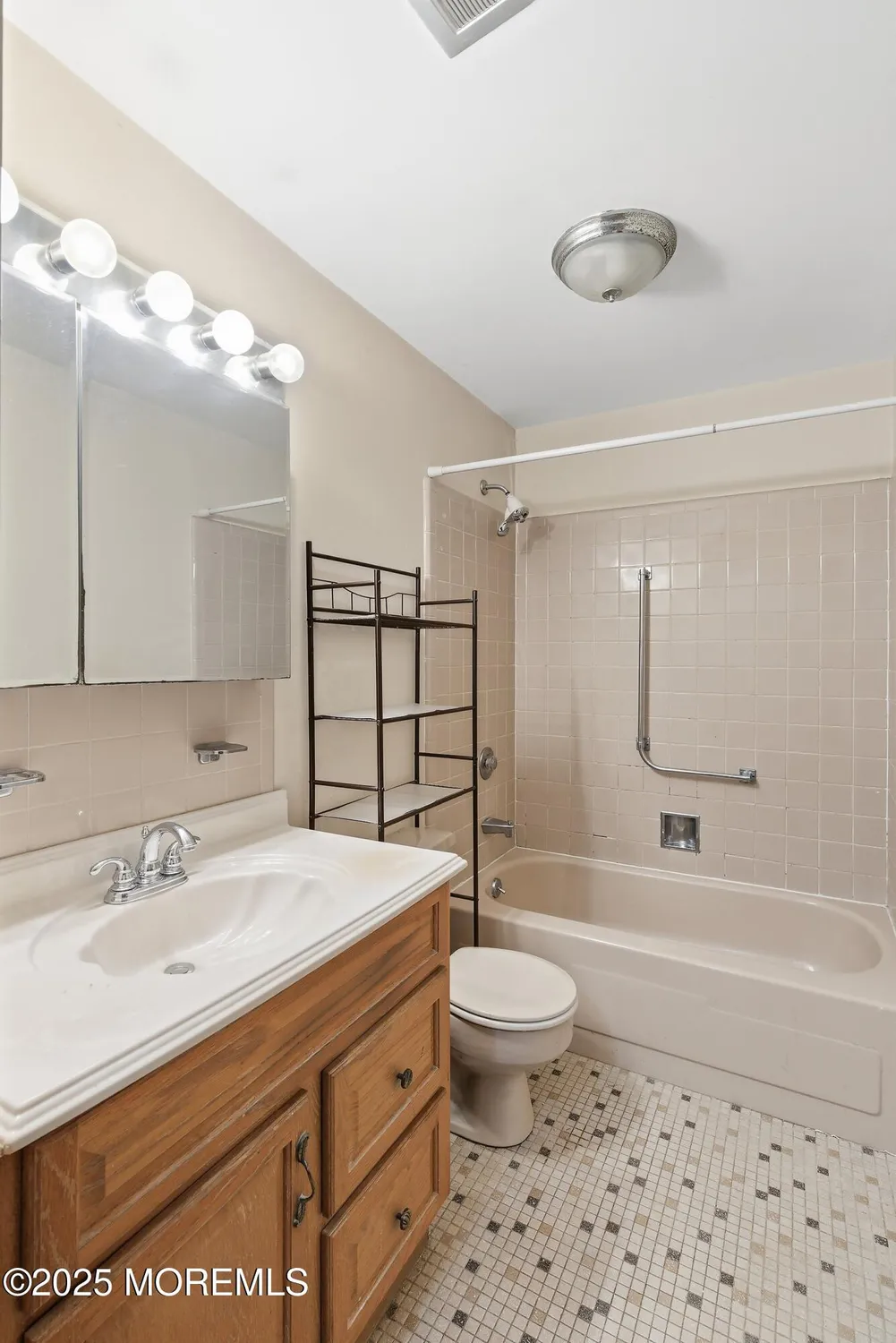 Property Slideshow image 13 of 21 | 944f aberdeen dr, Lakewood, NJ, 08701