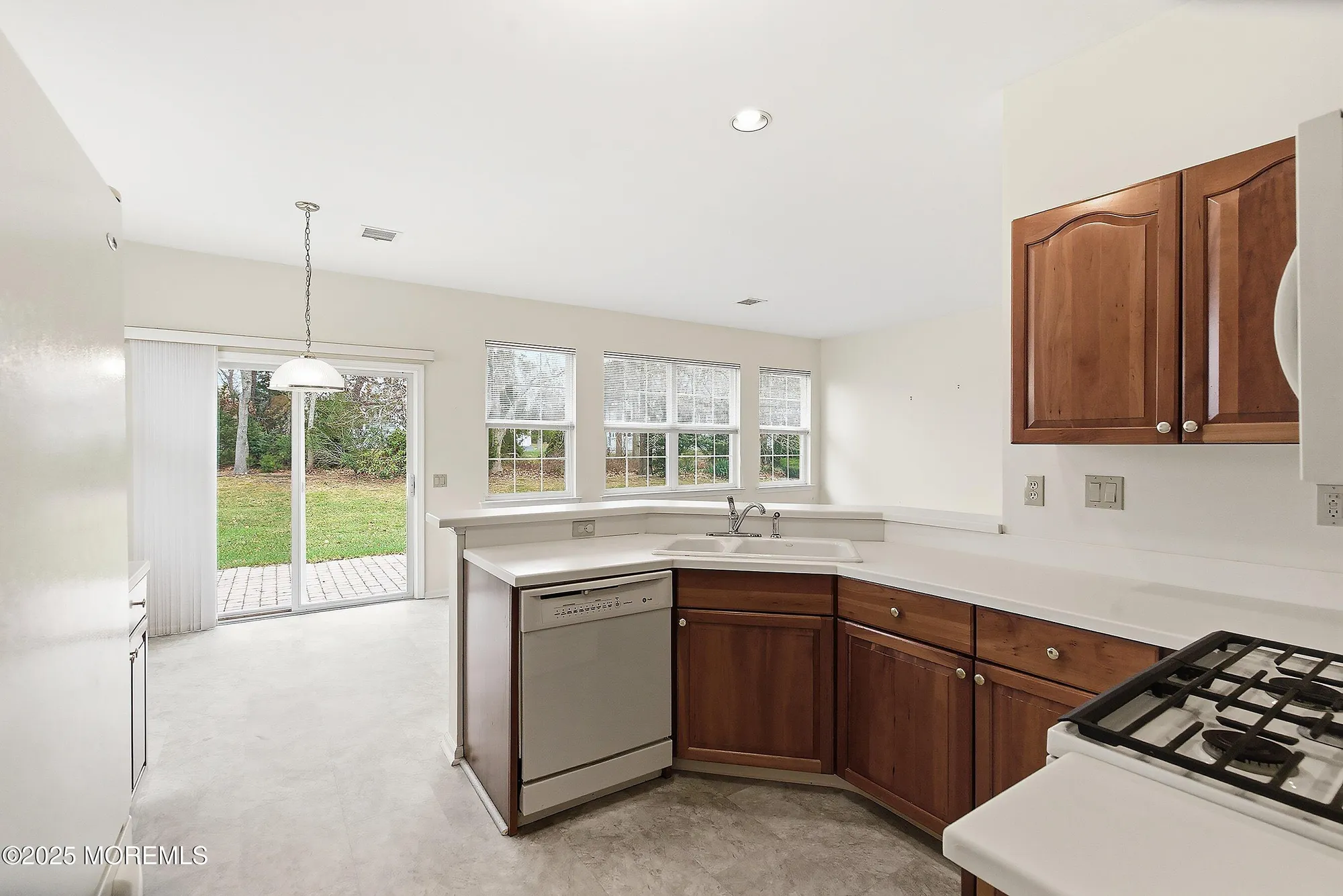 Property Slideshow image 15 of 61 | 6 swan lake ct, Barnegat, NJ, 08005