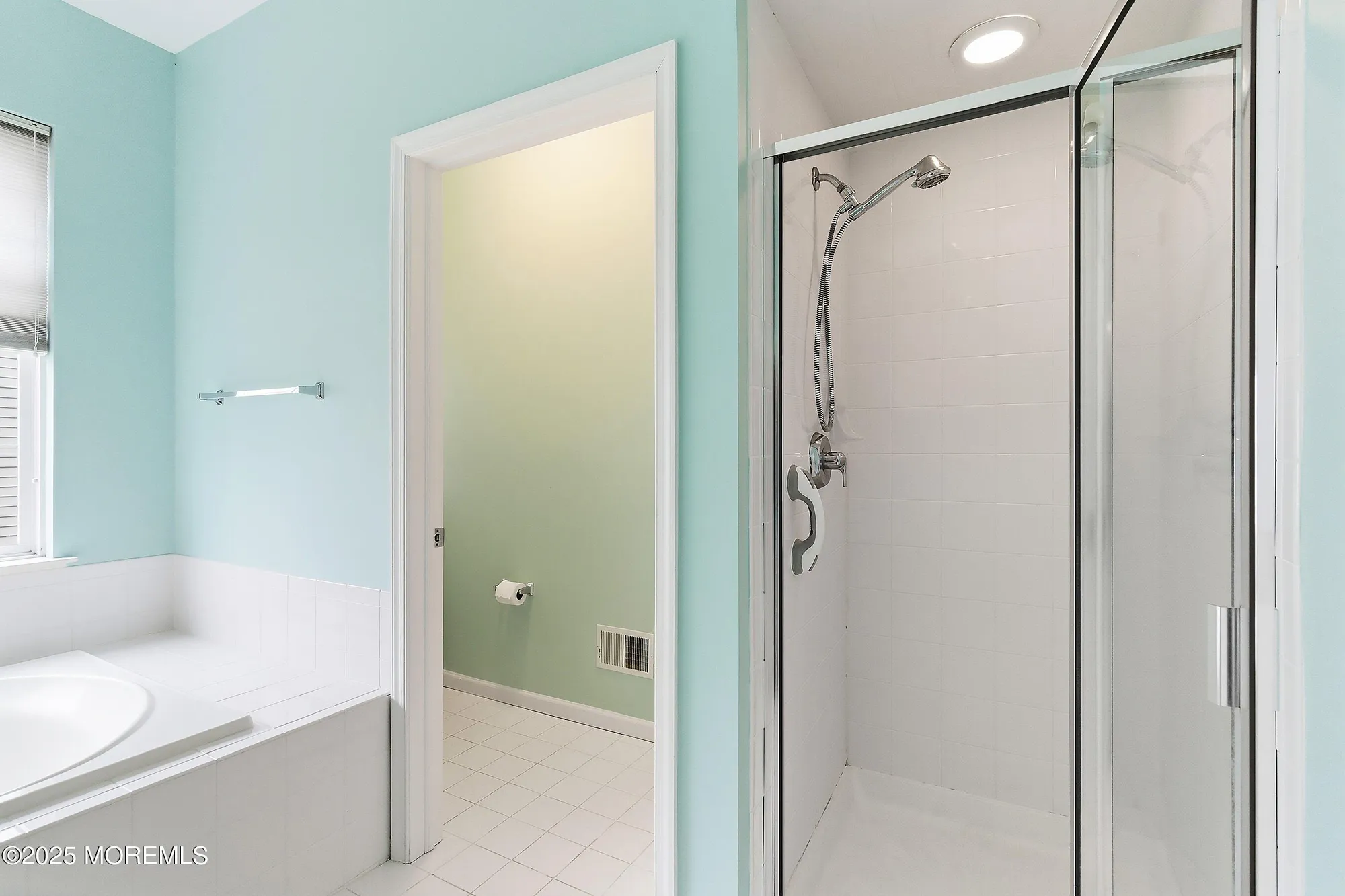 Property Slideshow image 22 of 61 | 6 swan lake ct, Barnegat, NJ, 08005