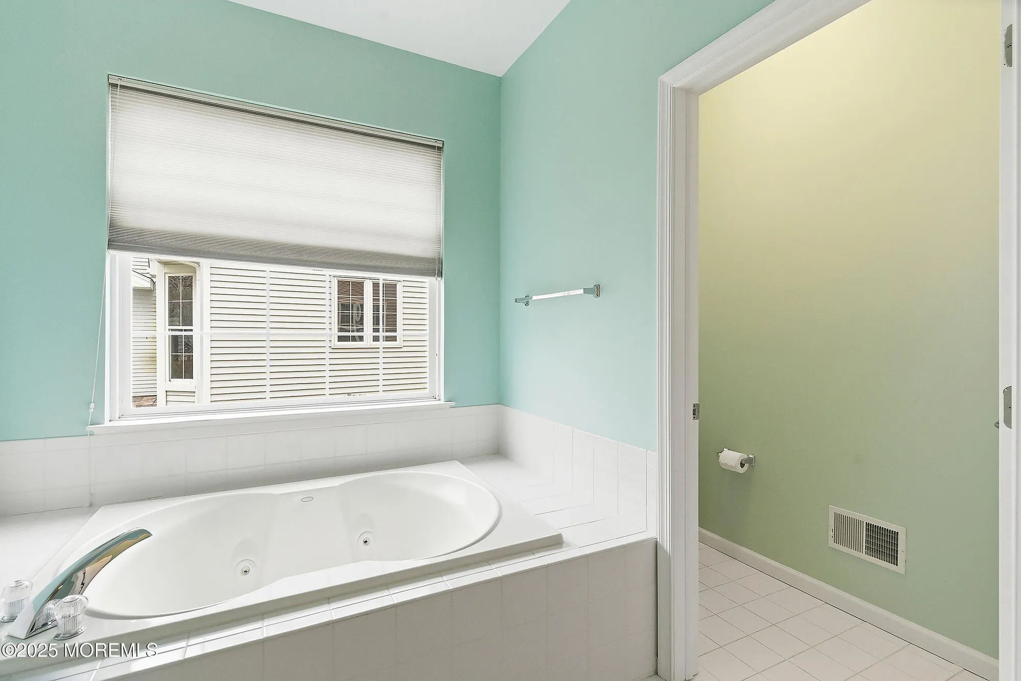 Property Slideshow image 21 of 61 | 6 swan lake ct, Barnegat, NJ, 08005