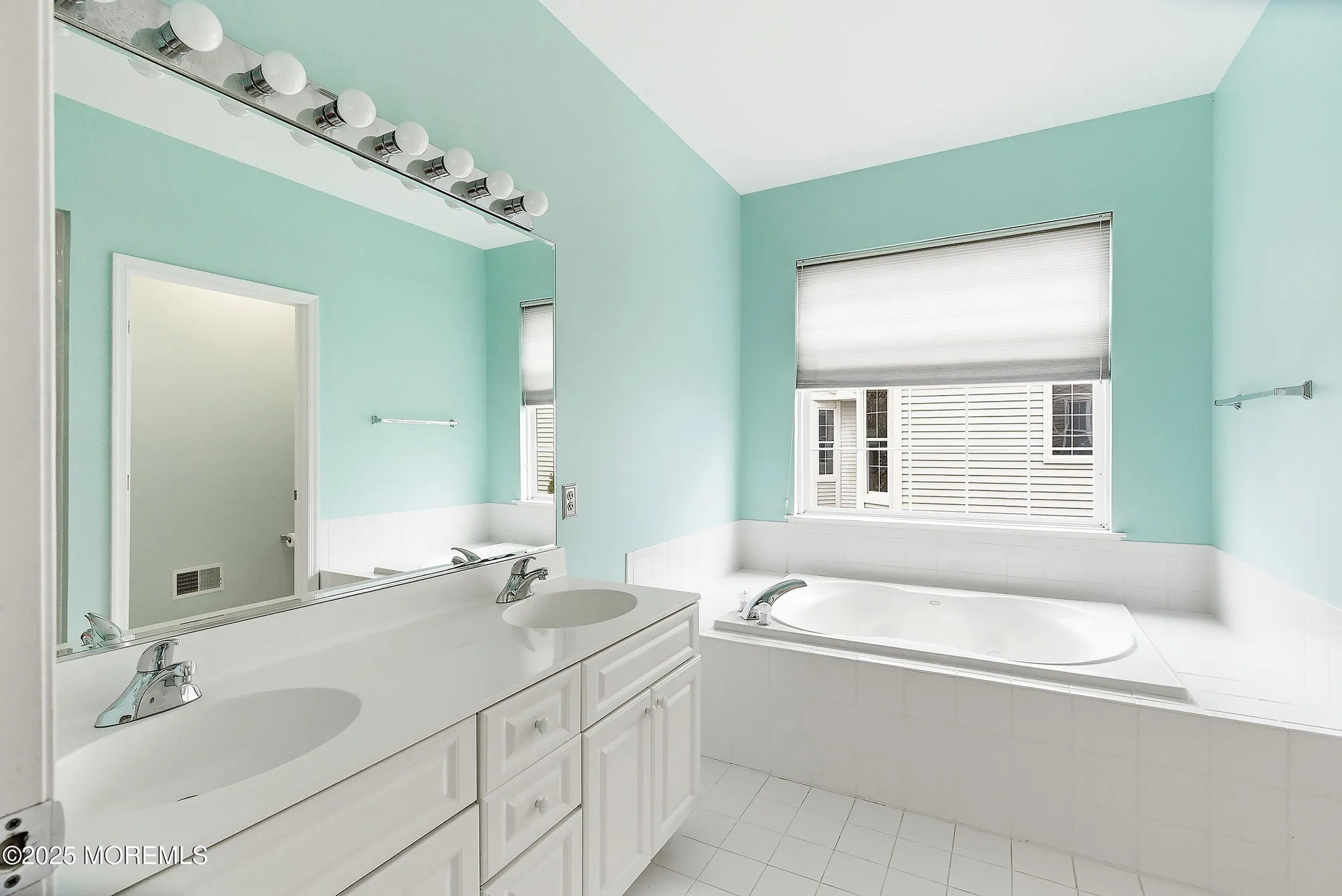 Property Slideshow image 20 of 61 | 6 swan lake ct, Barnegat, NJ, 08005