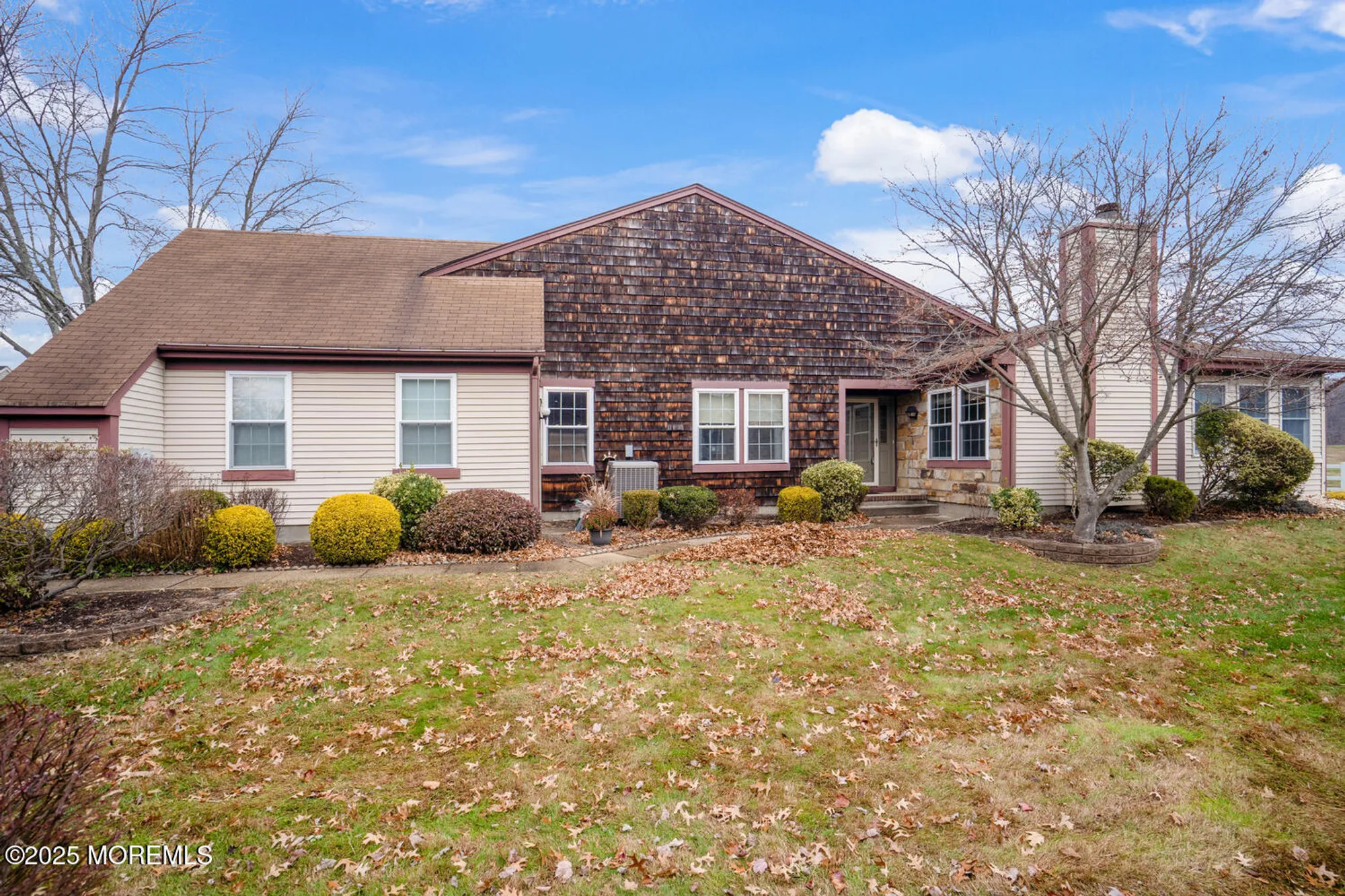 Property Slideshow image 23 of 33 | 11 bedfordshire dr, Monroe, NJ, 08831