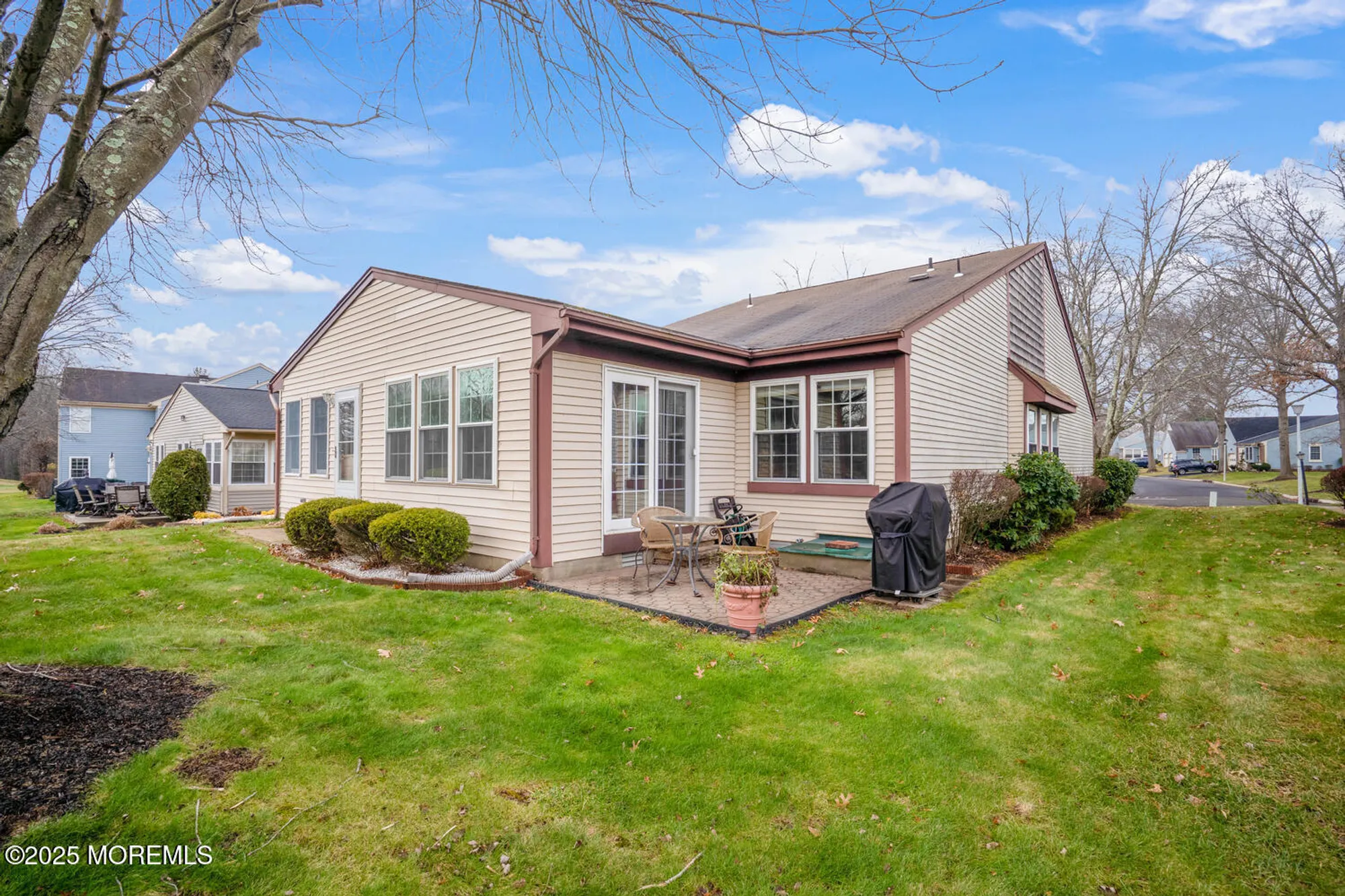 Property Slideshow image 28 of 33 | 11 bedfordshire dr, Monroe, NJ, 08831