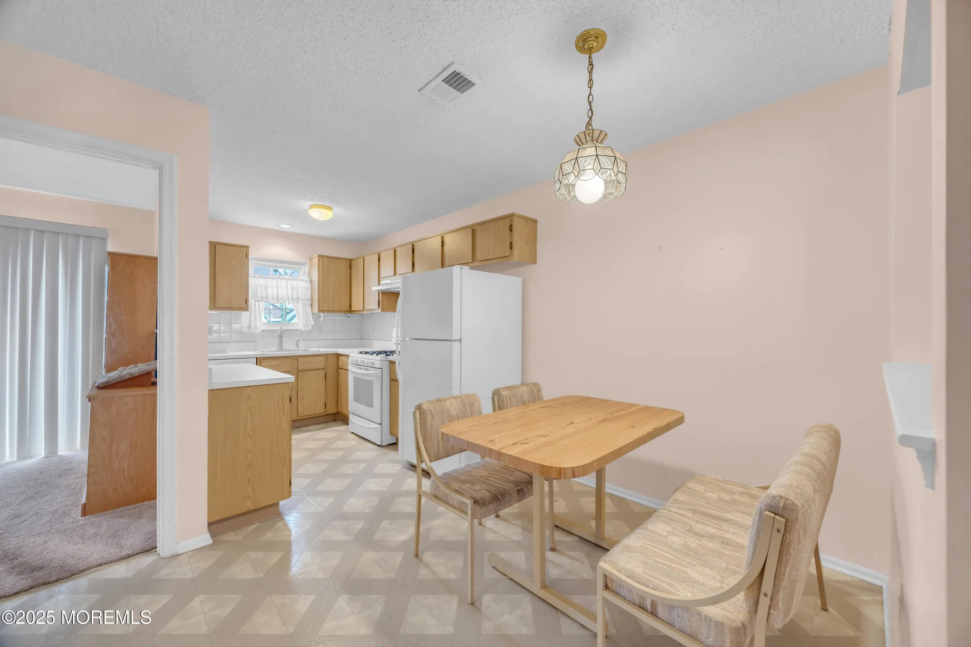 Property Slideshow image 13 of 36 | 7 gatley close, Freehold, NJ, 07728