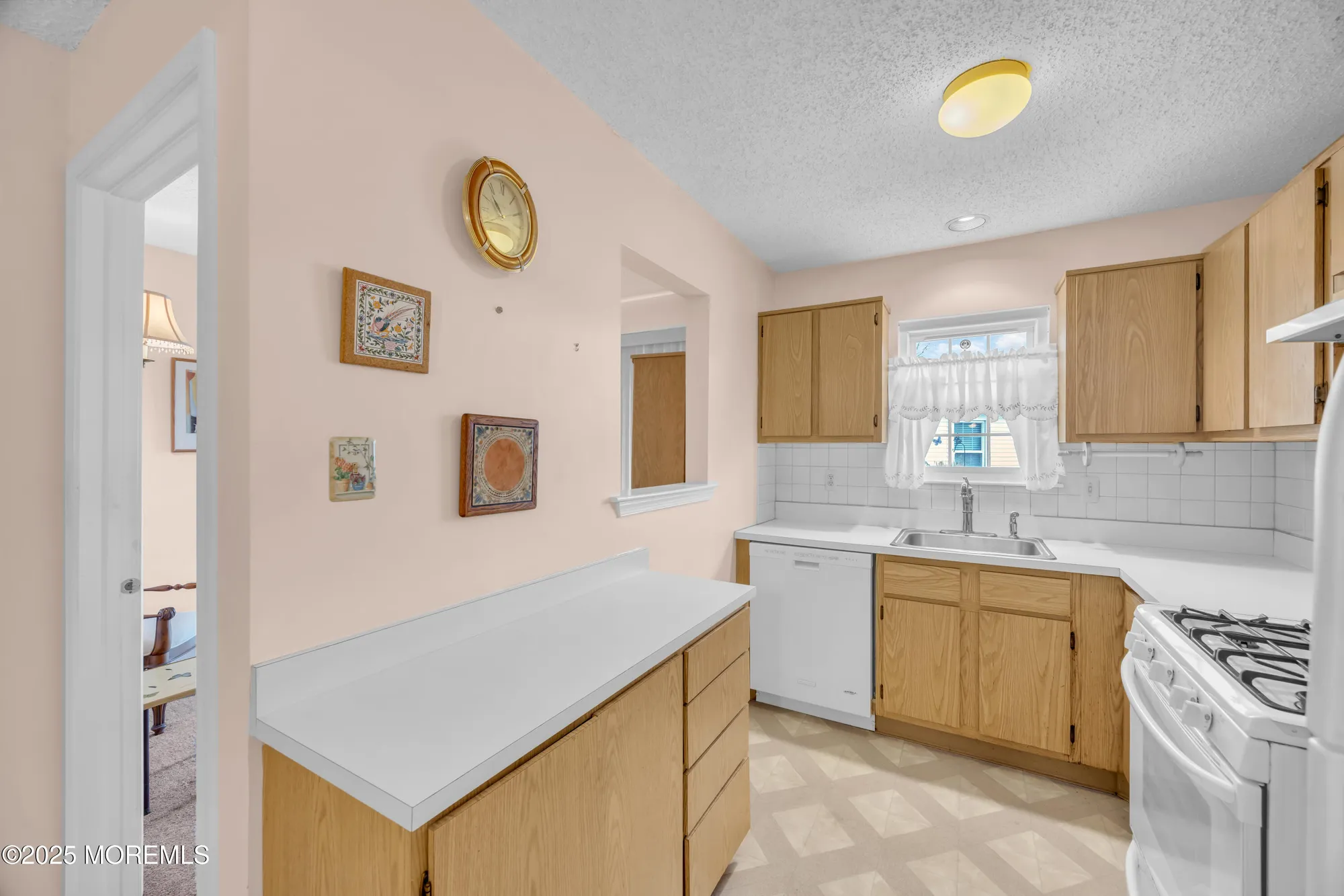 Property Slideshow image 14 of 36 | 7 gatley close, Freehold, NJ, 07728
