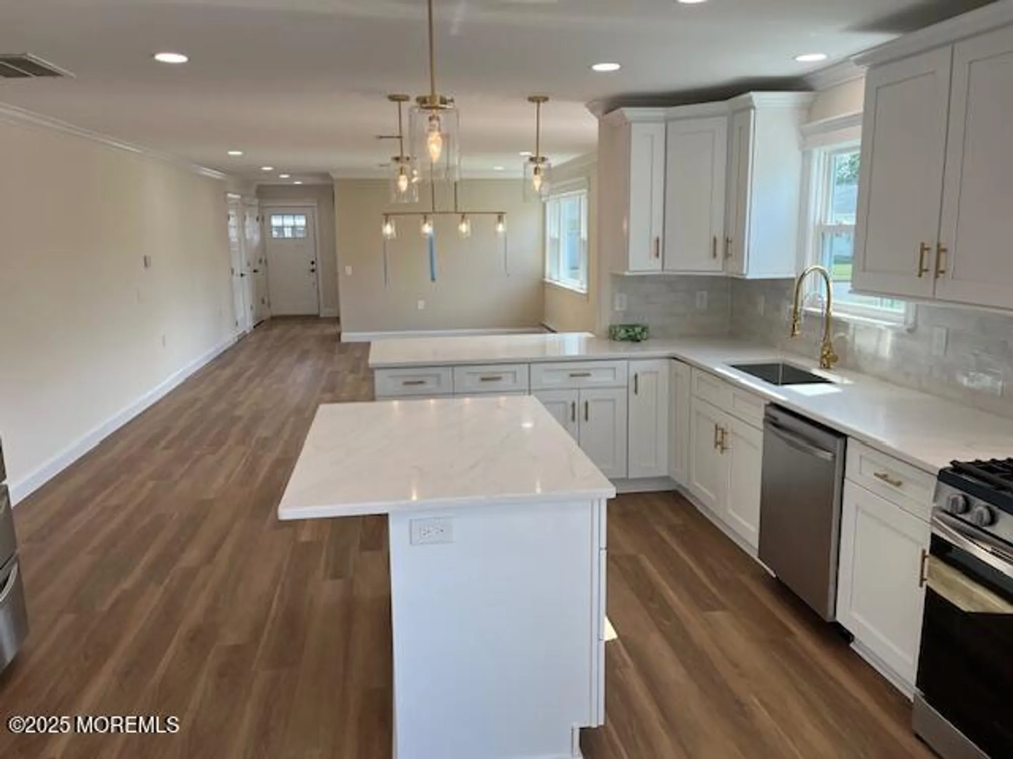 Property Slideshow image 4 of 15 | 208 bonaire dr, Toms River, NJ, 08757