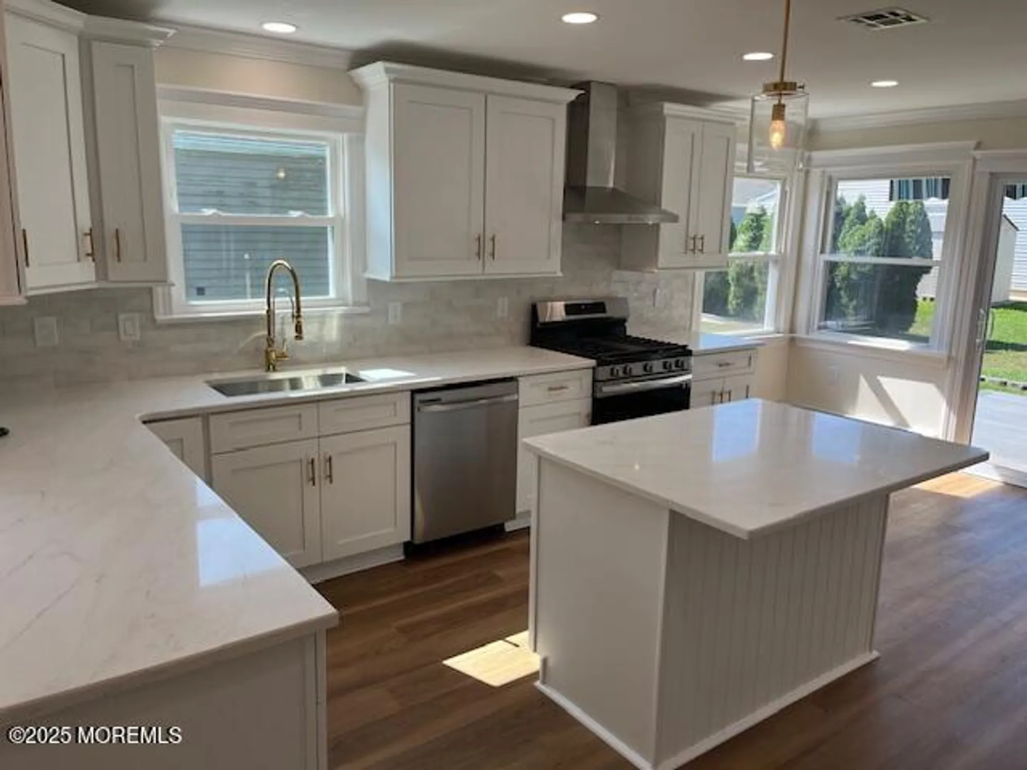 Property Slideshow image 6 of 15 | 208 bonaire dr, Toms River, NJ, 08757