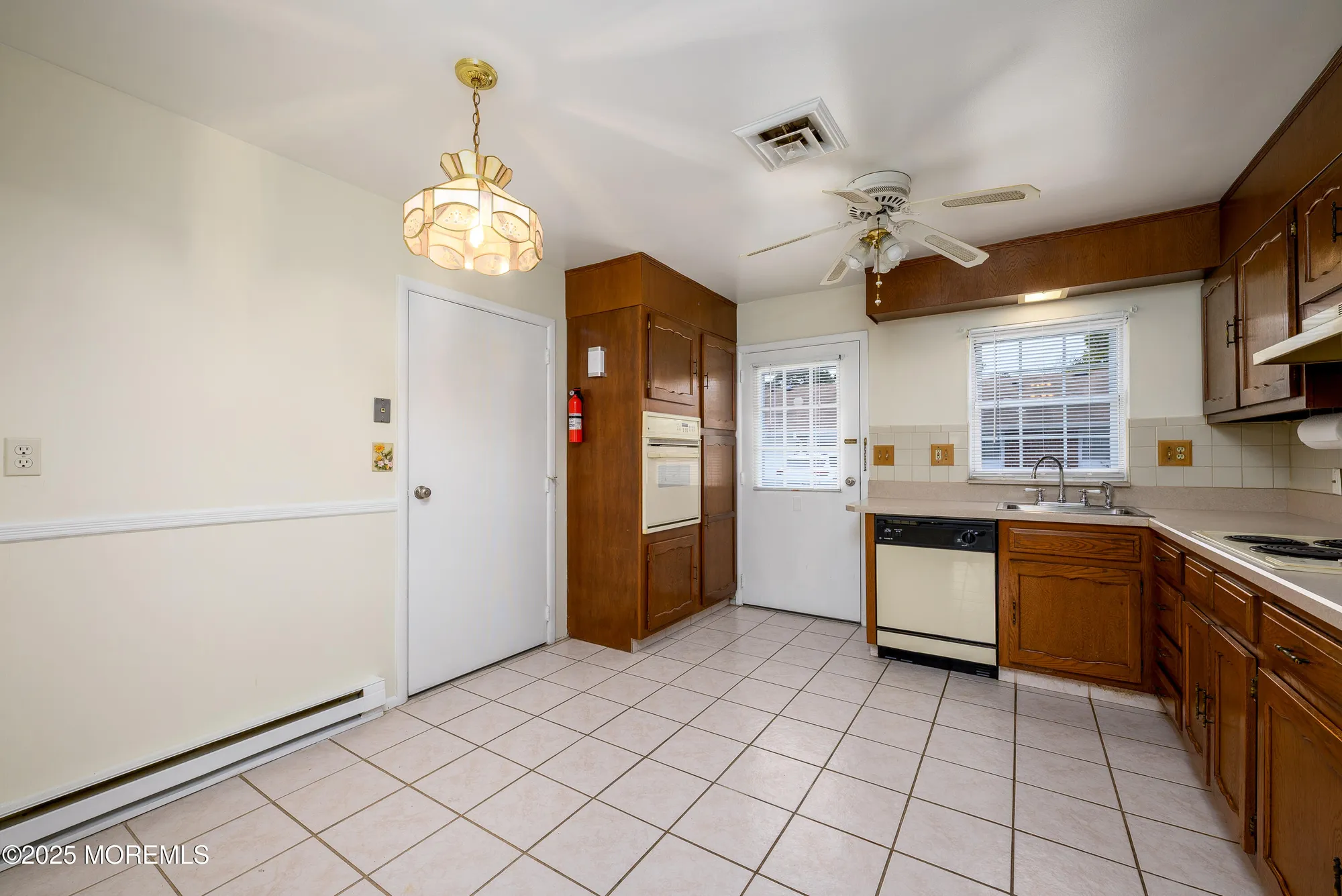 Property Slideshow image 6 of 24 | 933b thornhill ct, Lakewood, NJ, 08701
