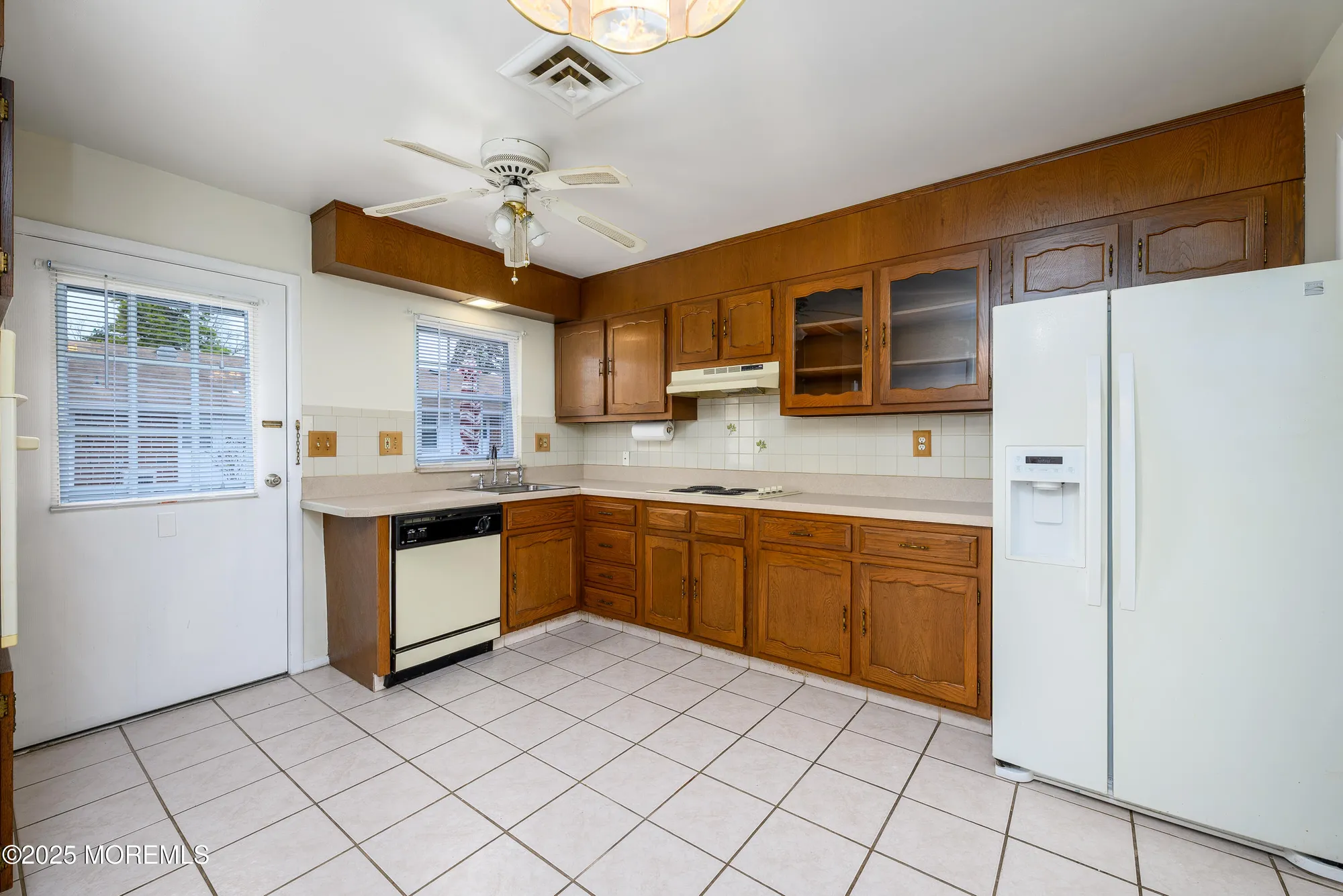 Property Slideshow image 7 of 24 | 933b thornhill ct, Lakewood, NJ, 08701