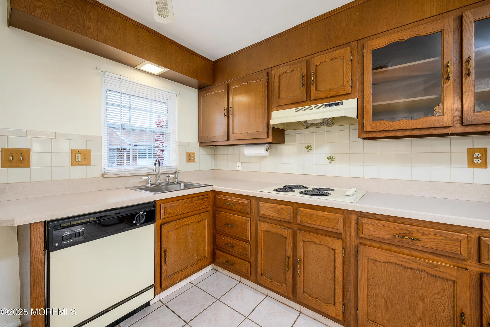 Property Slideshow image 10 of 24 | 933b thornhill ct, Lakewood, NJ, 08701