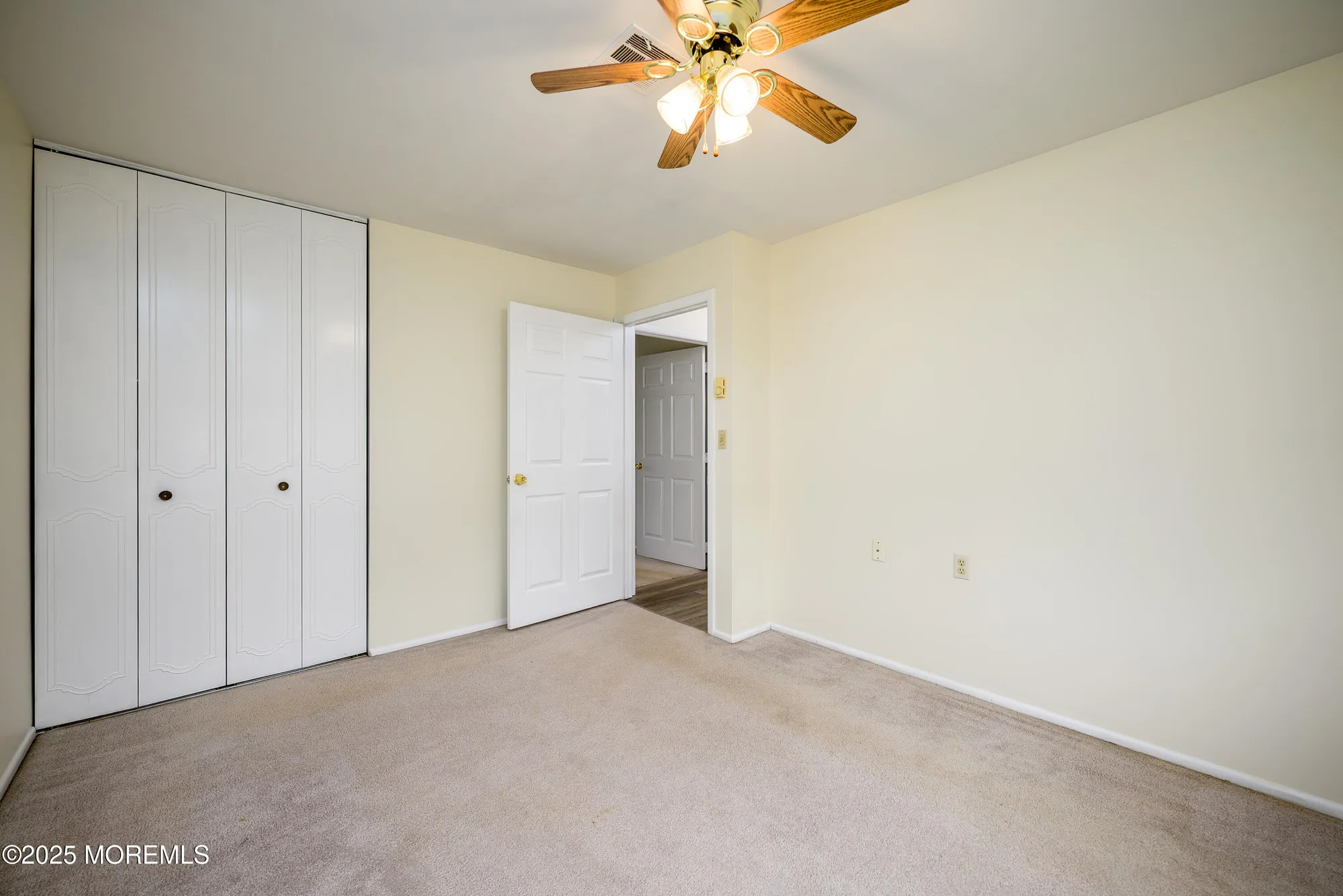 Property Slideshow image 13 of 24 | 933b thornhill ct, Lakewood, NJ, 08701