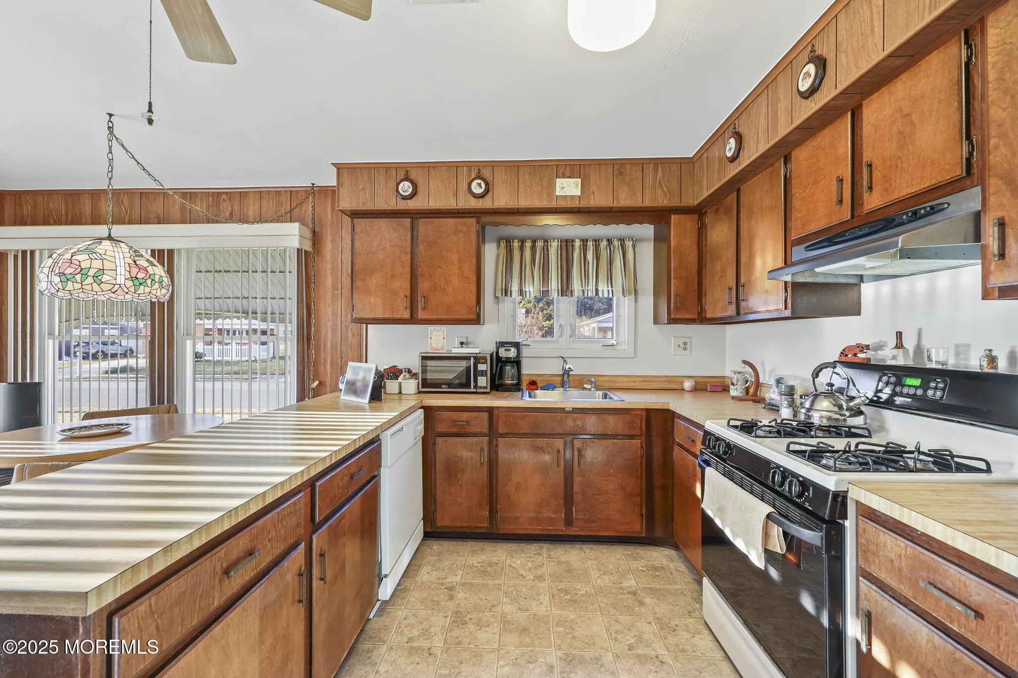Property Slideshow image 12 of 24 | 39 fontana st, Toms River, NJ, 08757