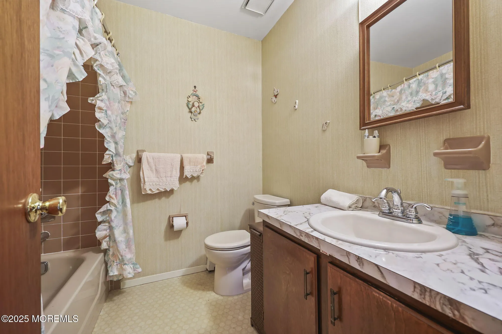 Property Slideshow image 18 of 24 | 39 fontana st, Toms River, NJ, 08757