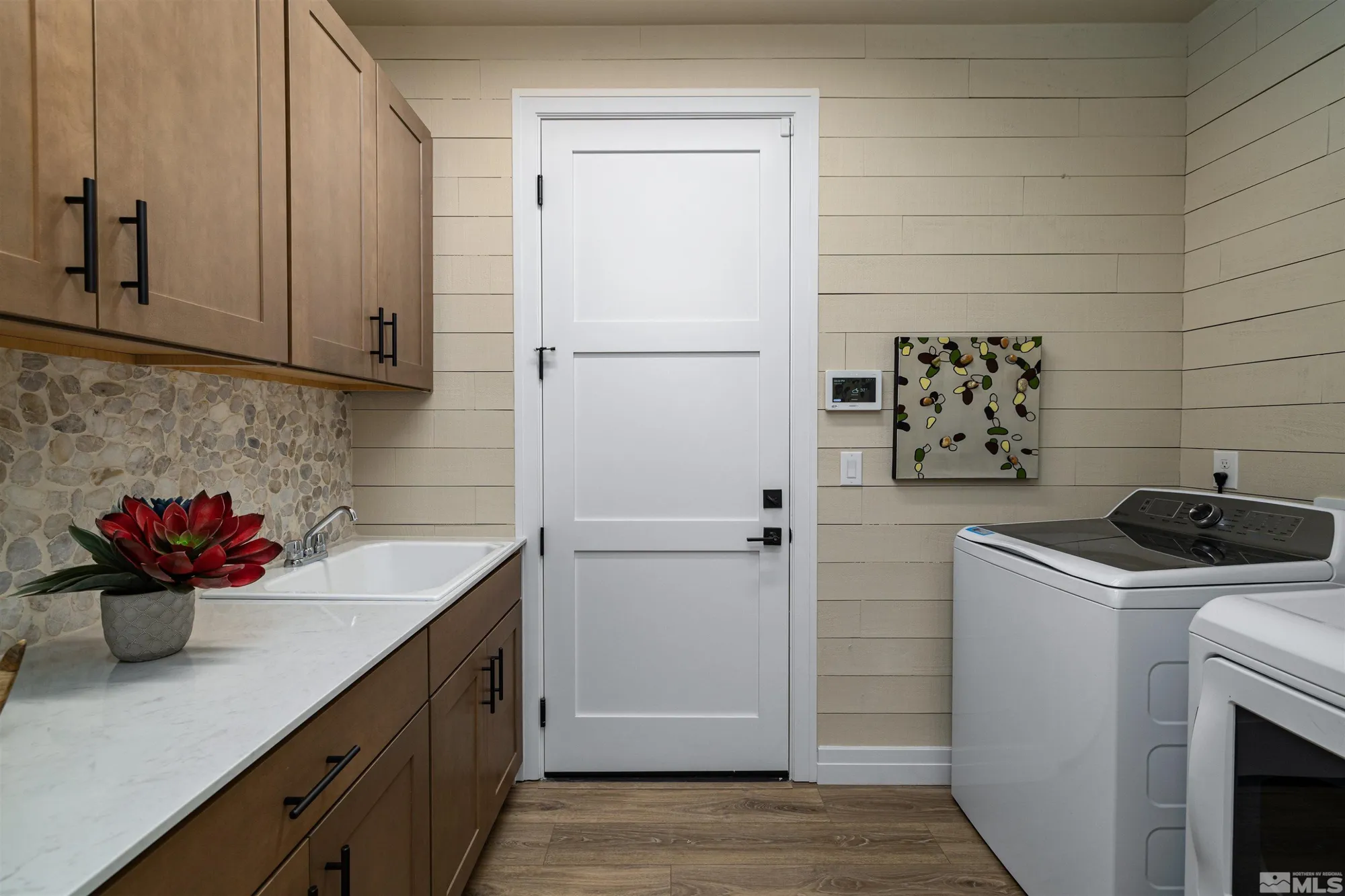 Property Slideshow image 14 of 18 | 282 arlis pl, Sparks, NV, 89441